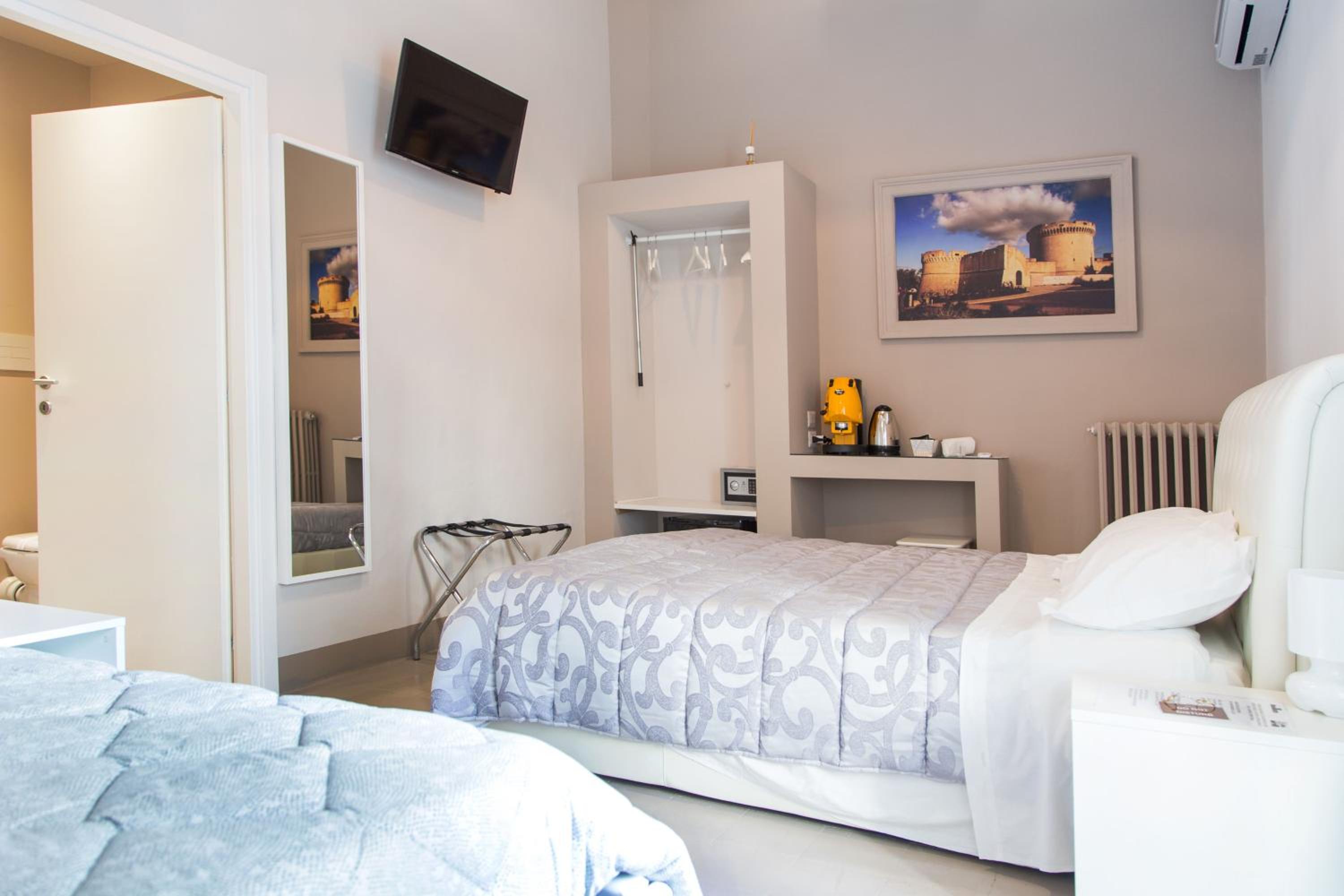Triple Room with Private Bathroom - Photo 1