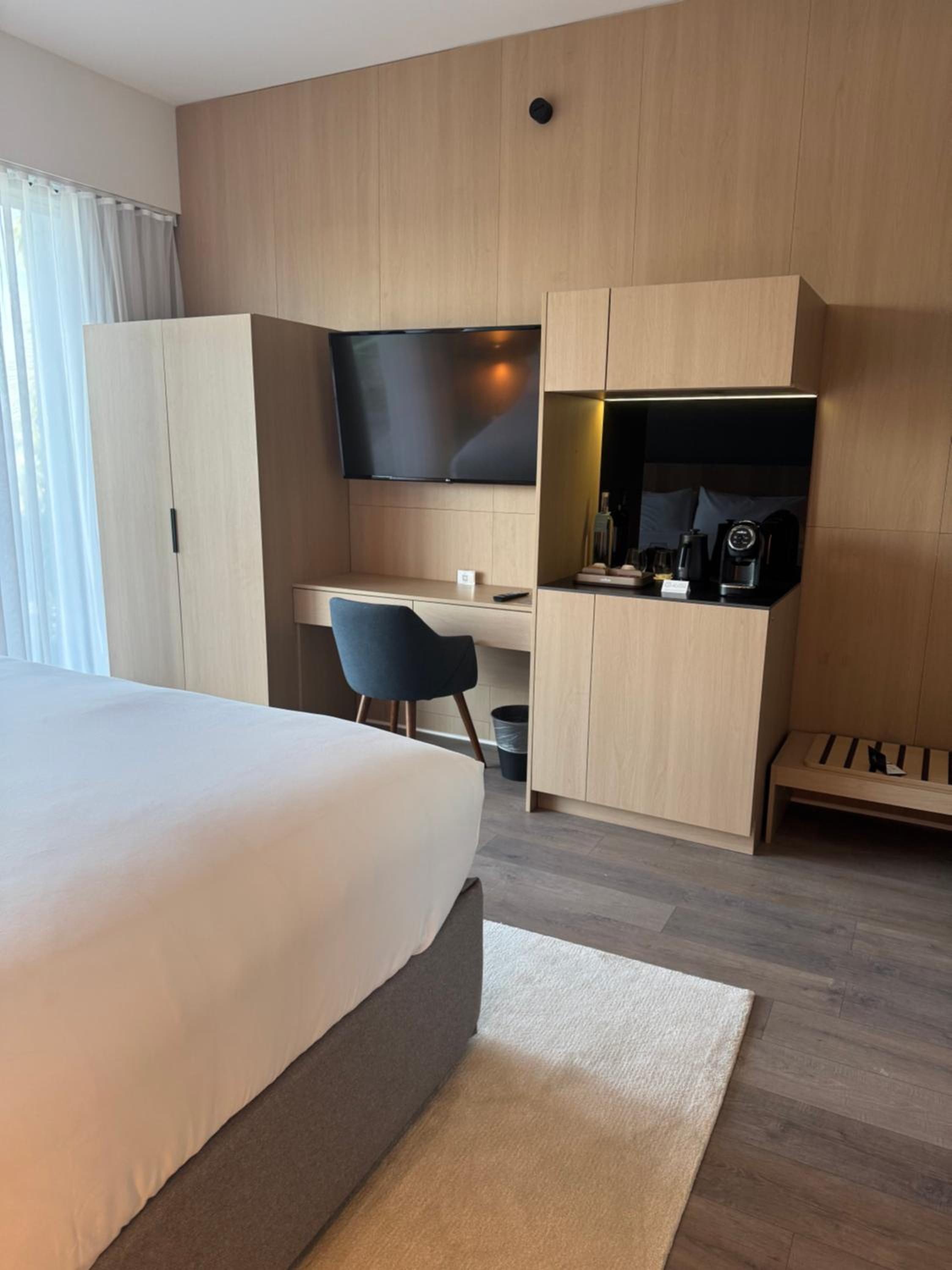 The March Hotel, Foto 2