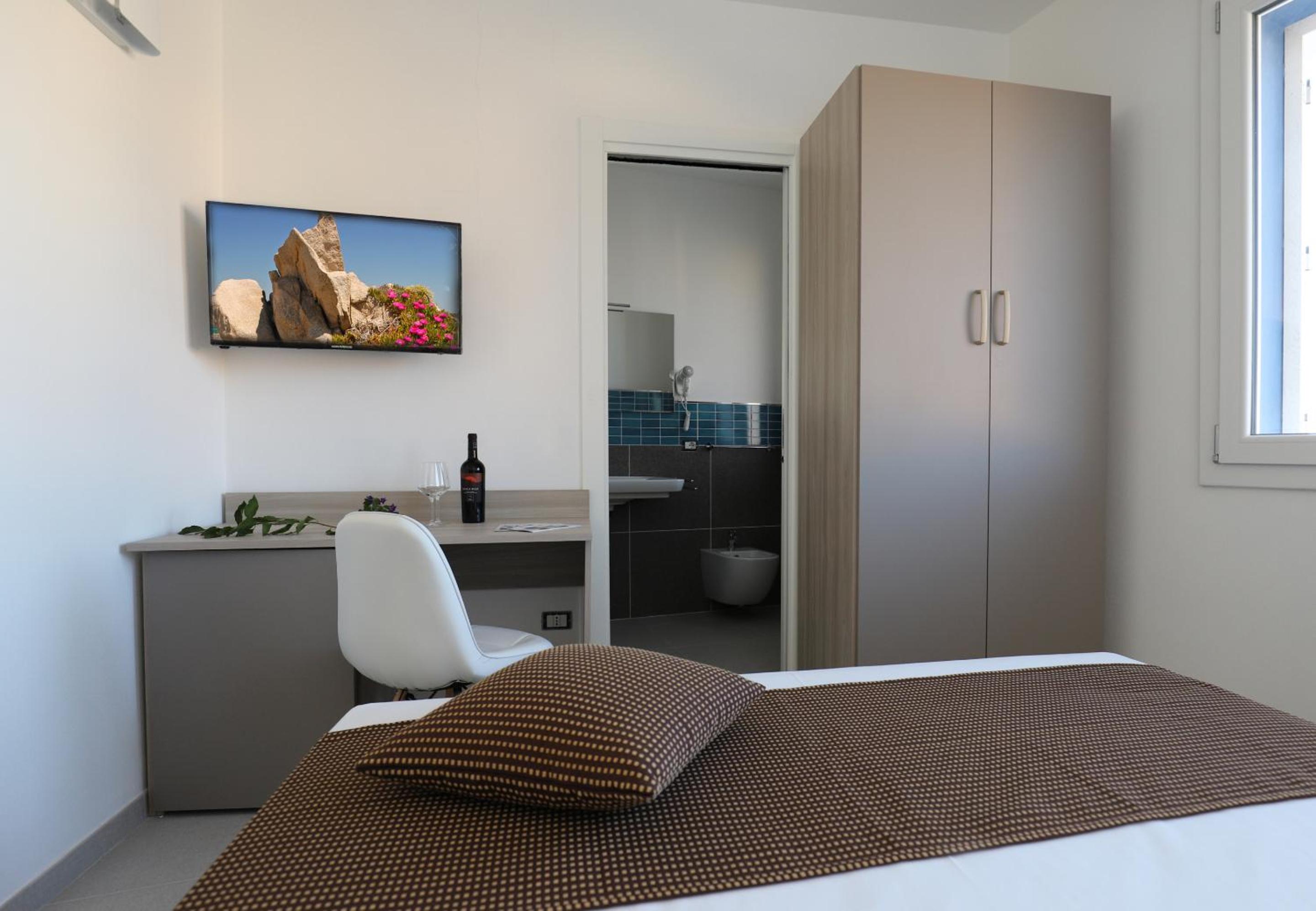 Standard Double Room - Photo 4