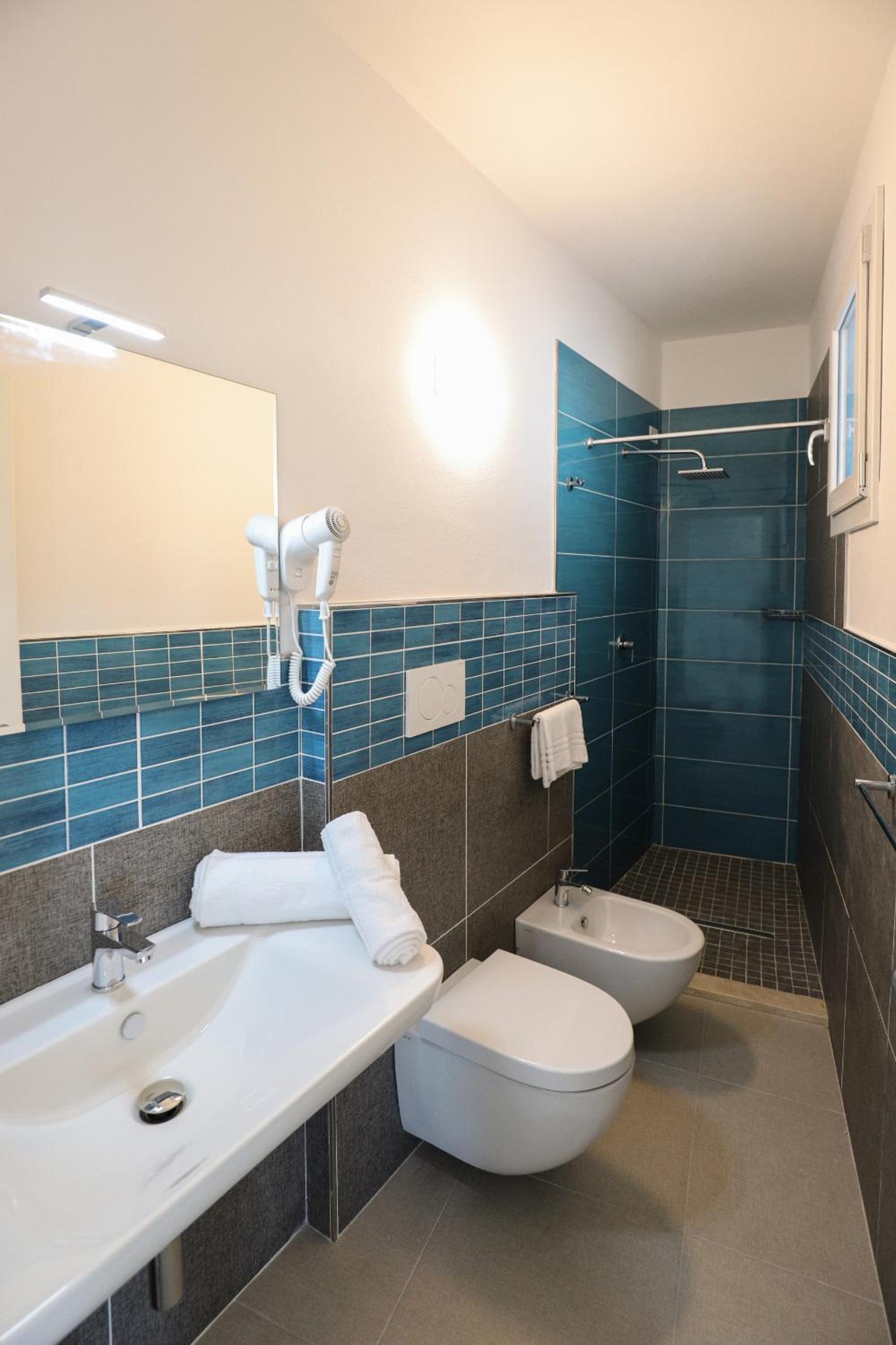 Standard Double Room - Photo 7