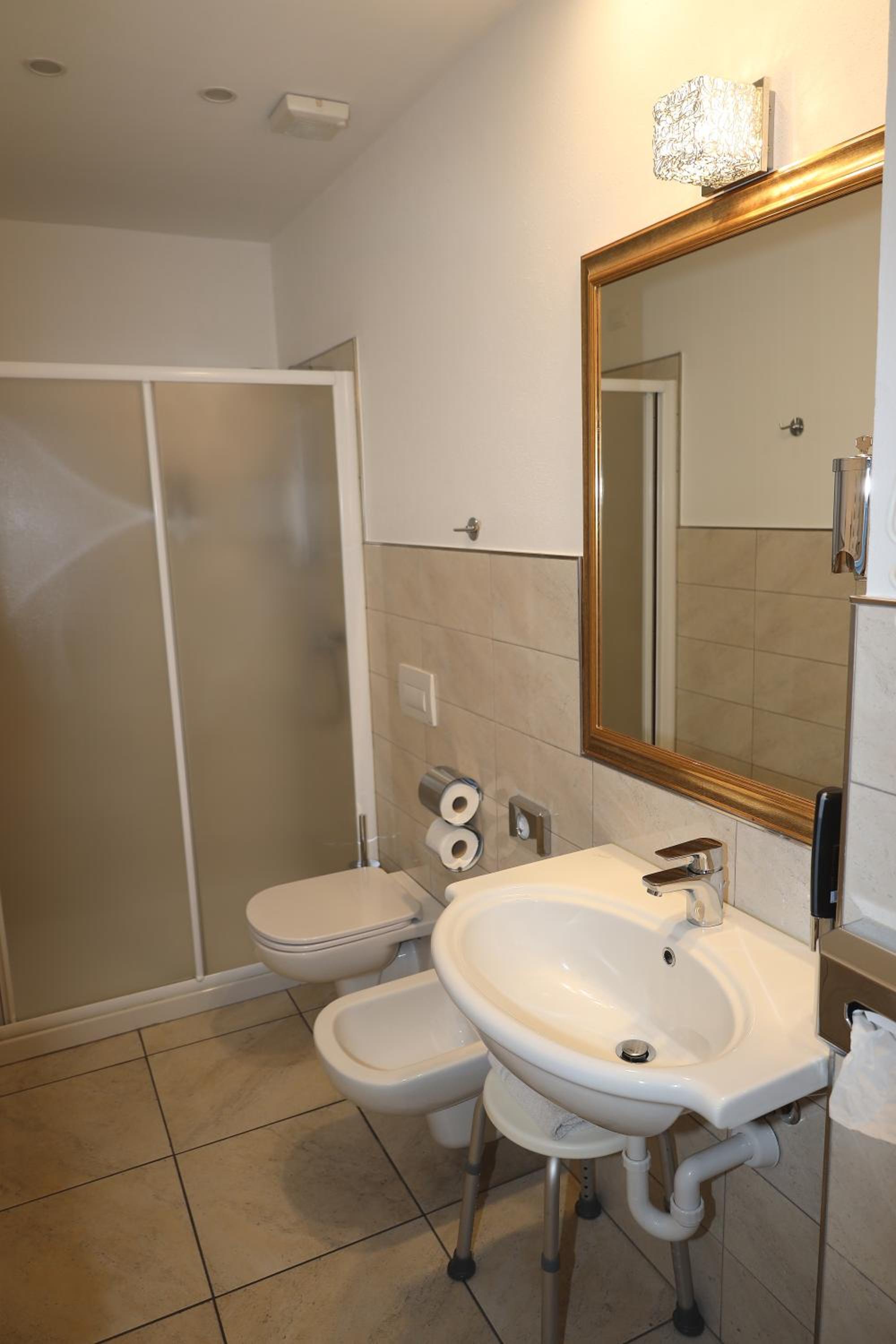 Single Room photo 3