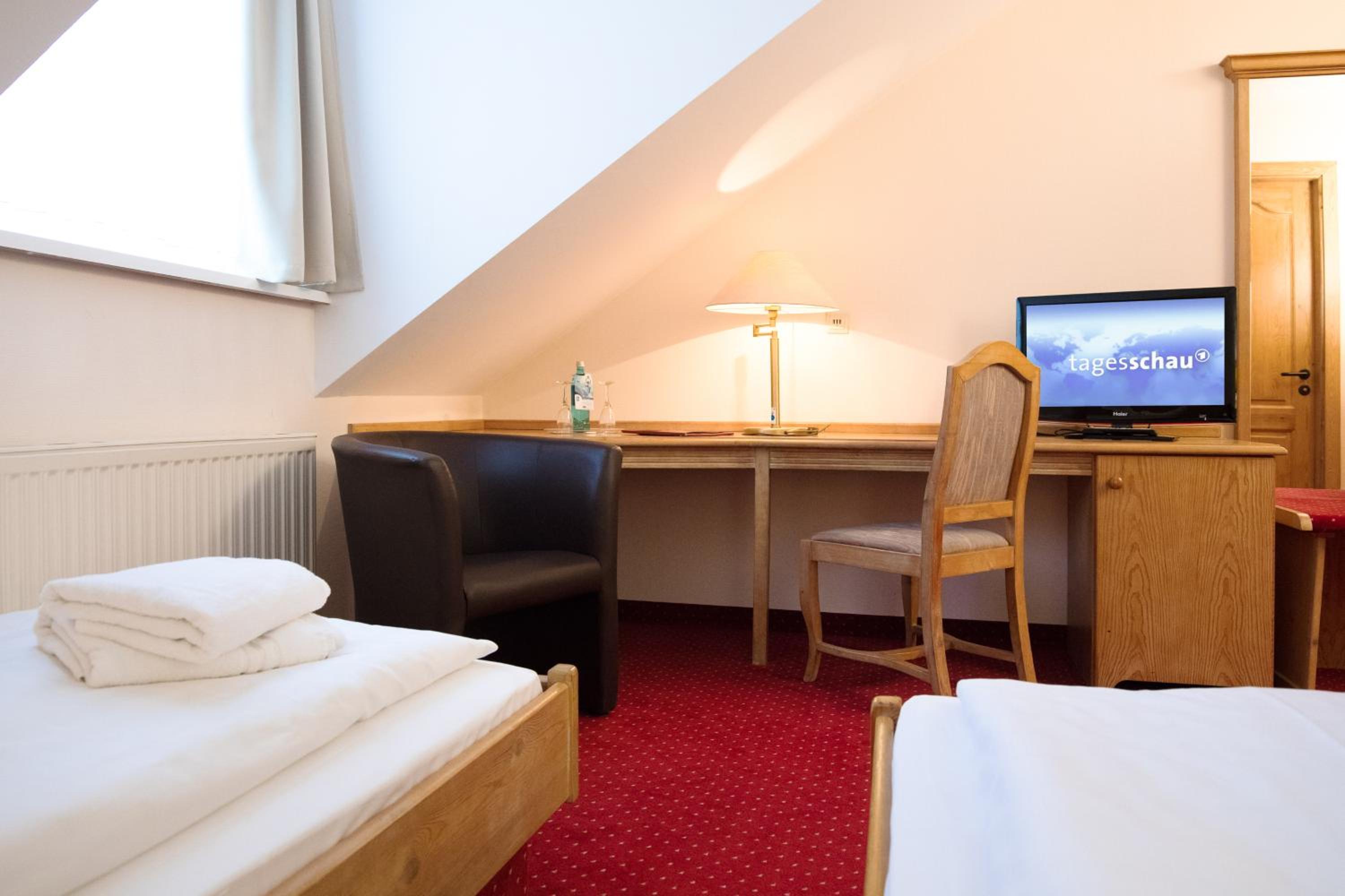 Economy Twin Room photo 1