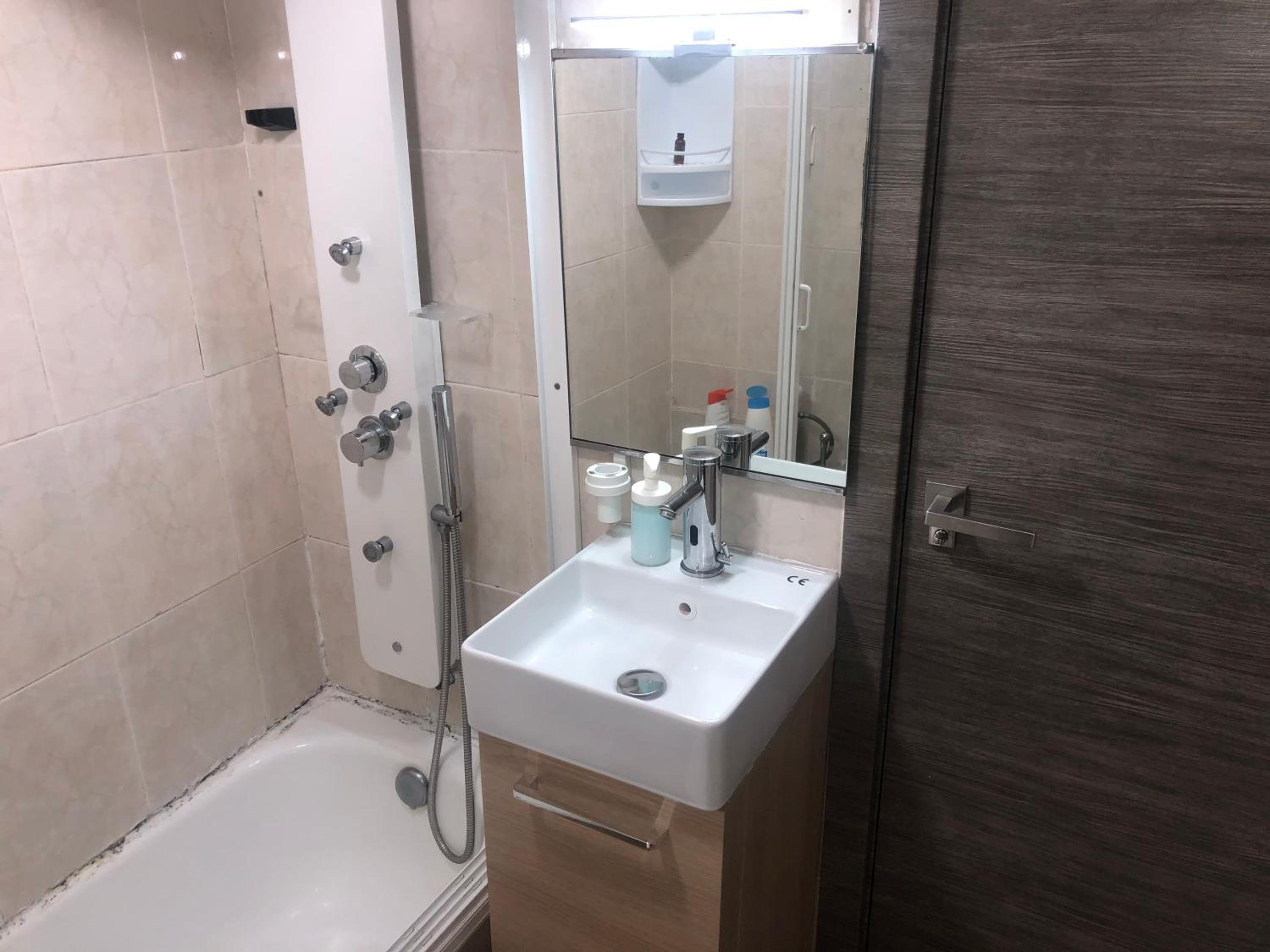 Basic Triple Room with Shared Bathroom