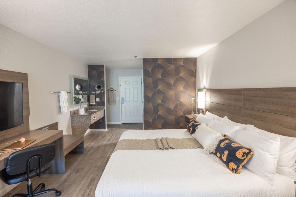 King Room with Balcony
