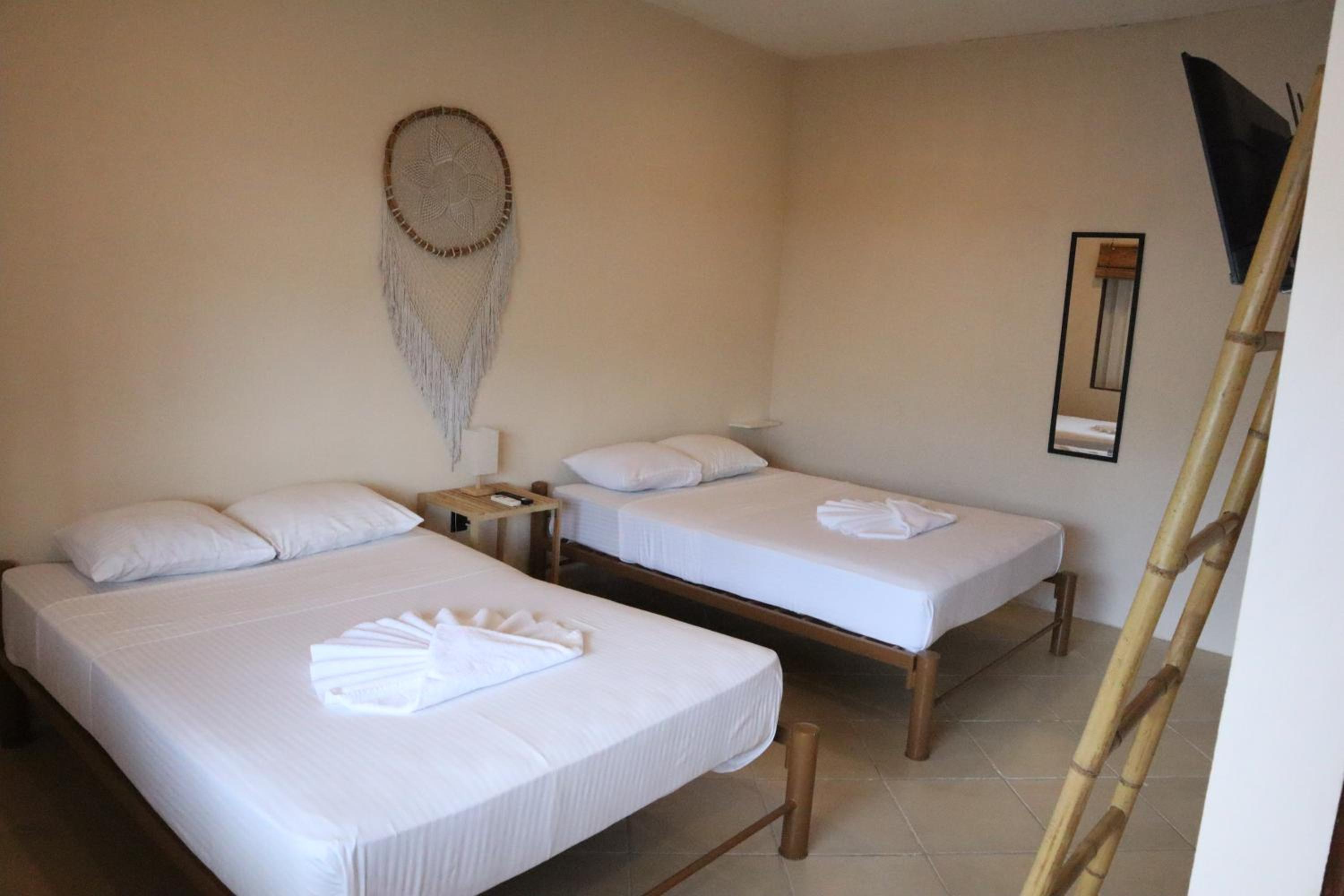 Deluxe Double Room with Two Double Beds - Photo 5