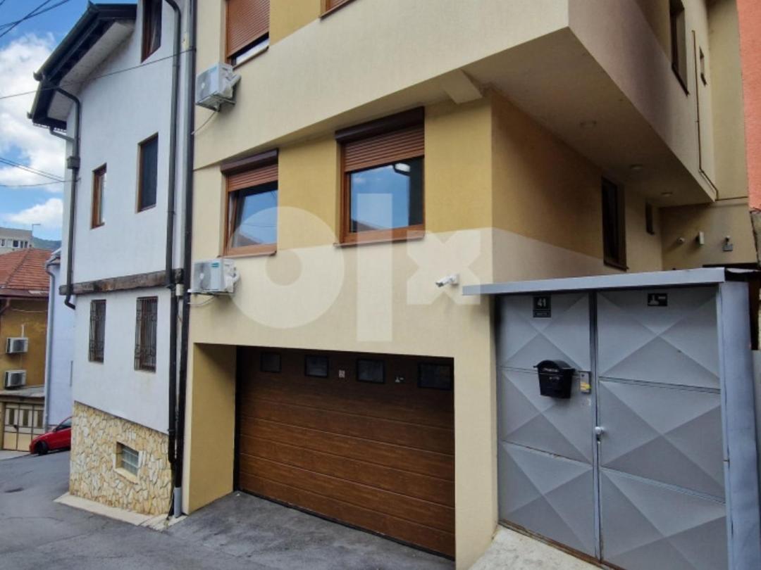 Three-Bedroom Apartment with Balcony