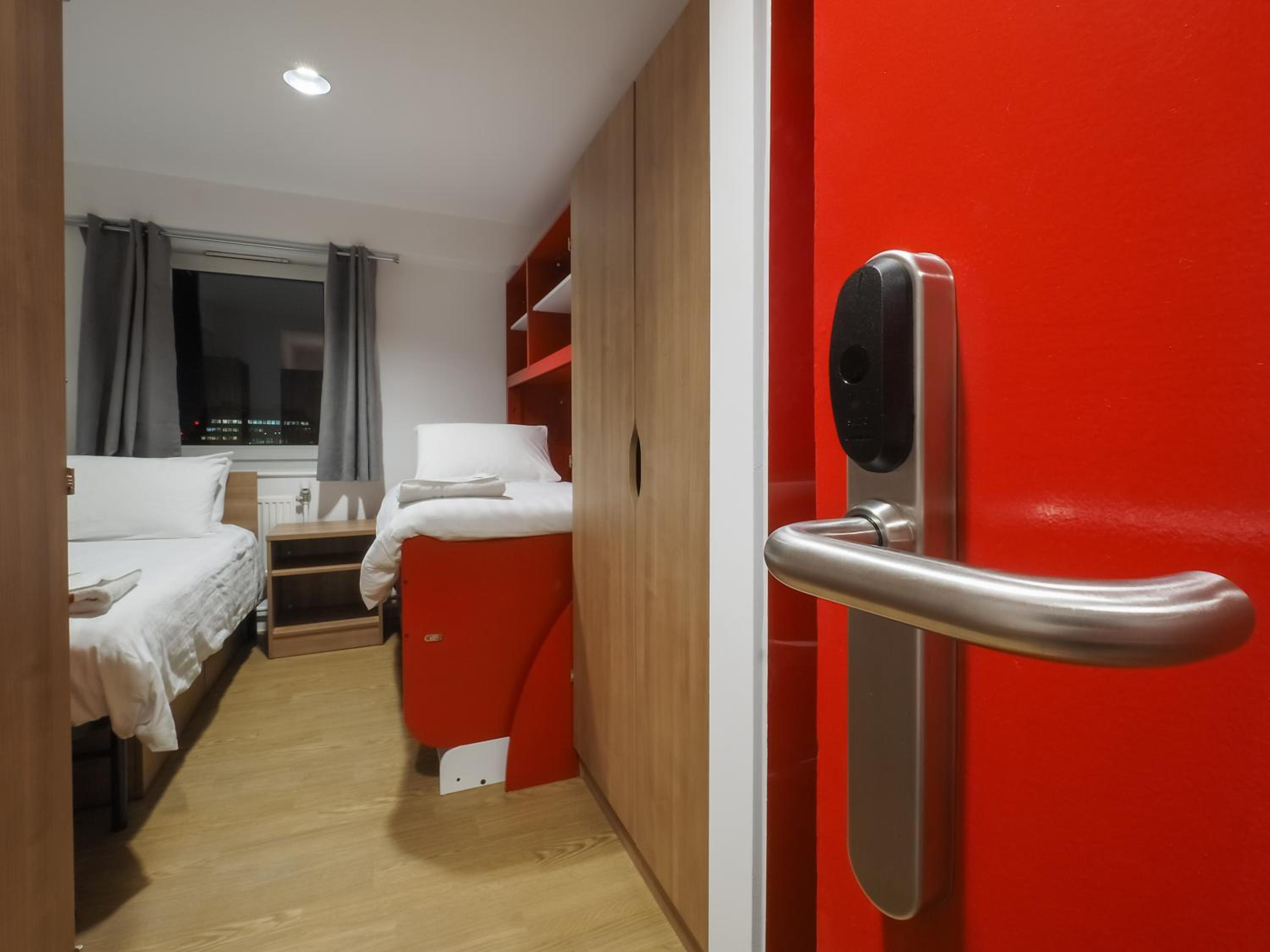 Standard Twin Room with Shared Bathroom photo 1