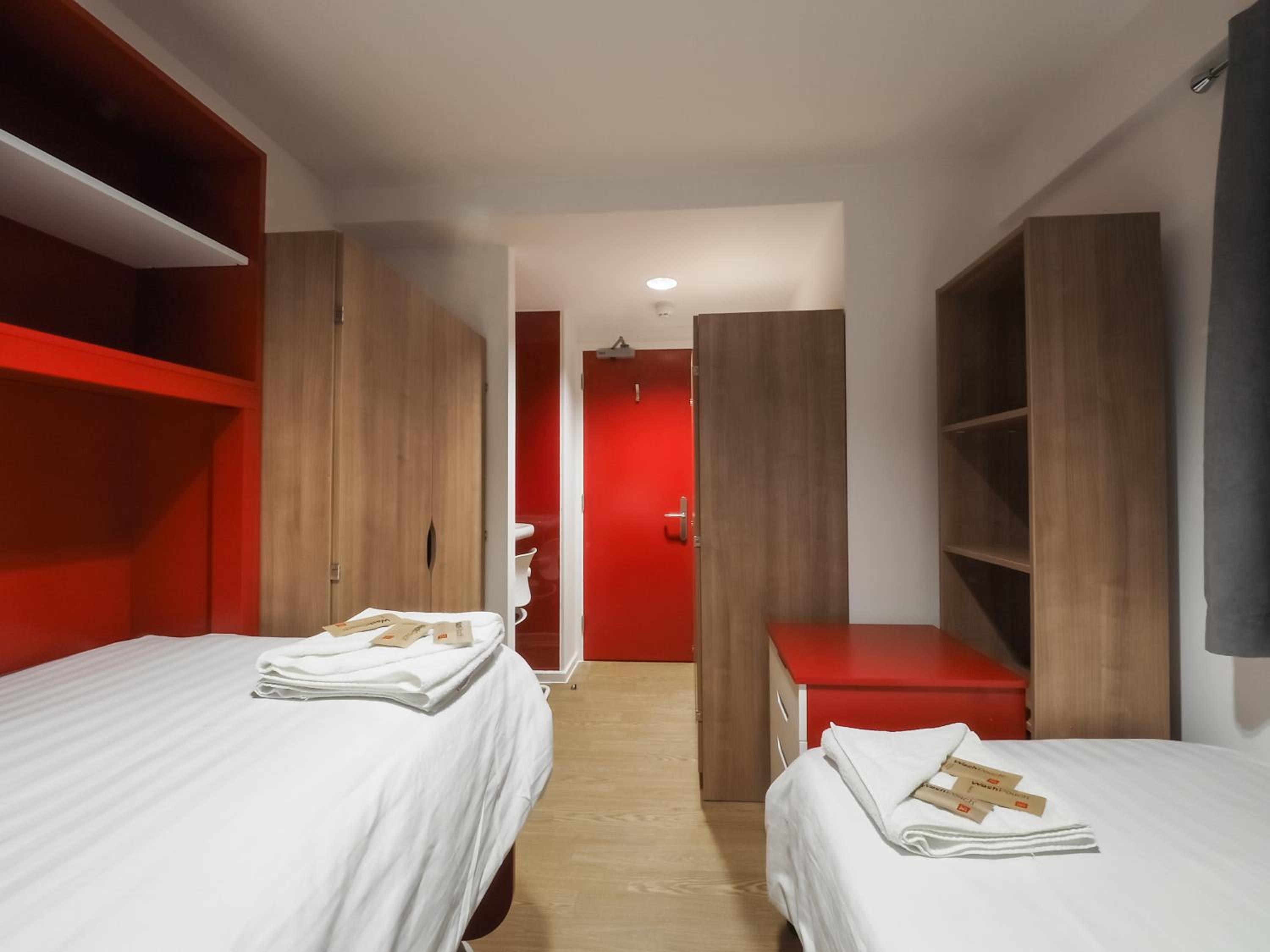 Standard Twin Room with Shared Bathroom photo 2