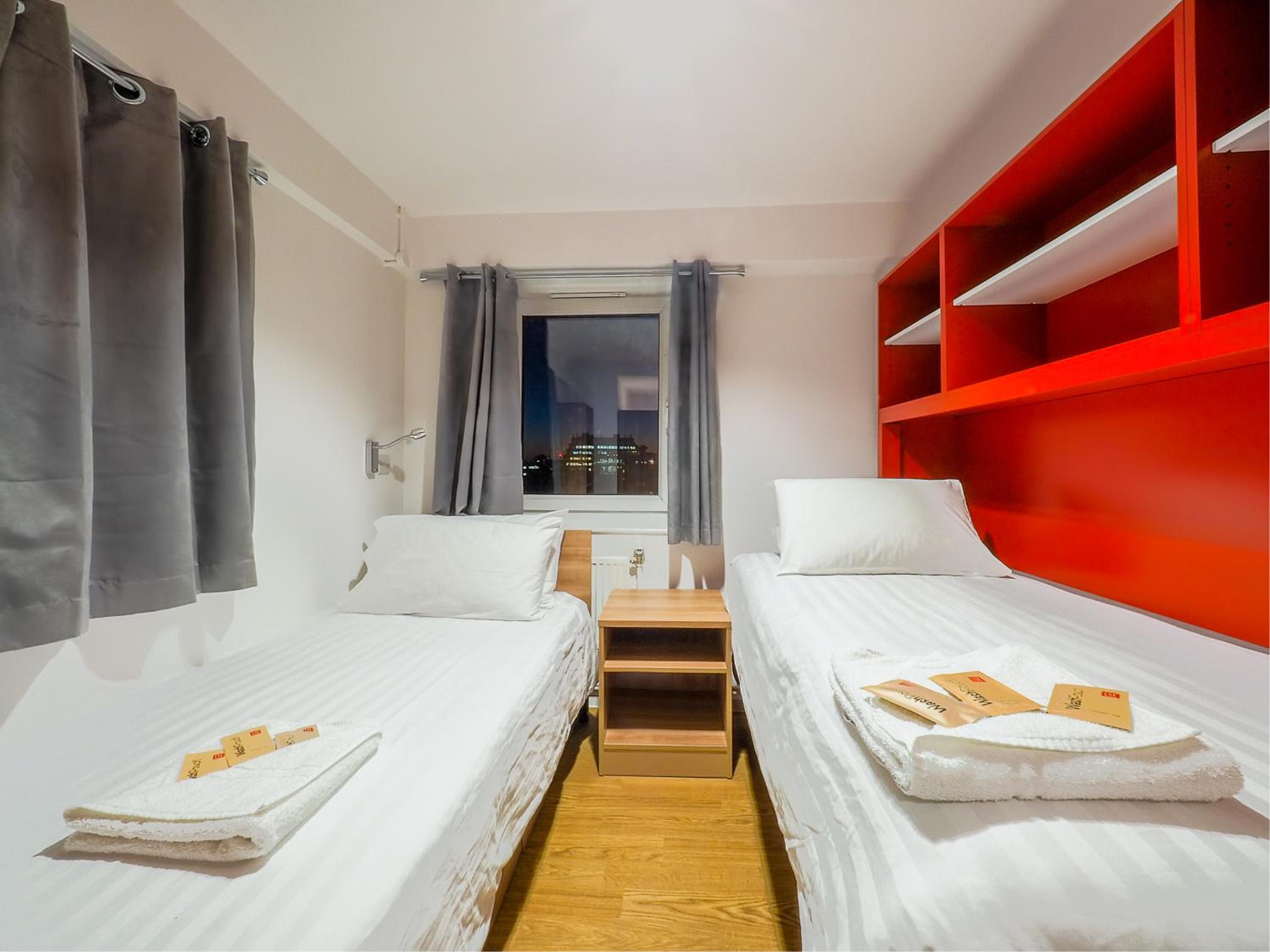 Standard Twin Room with Shared Bathroom photo 3