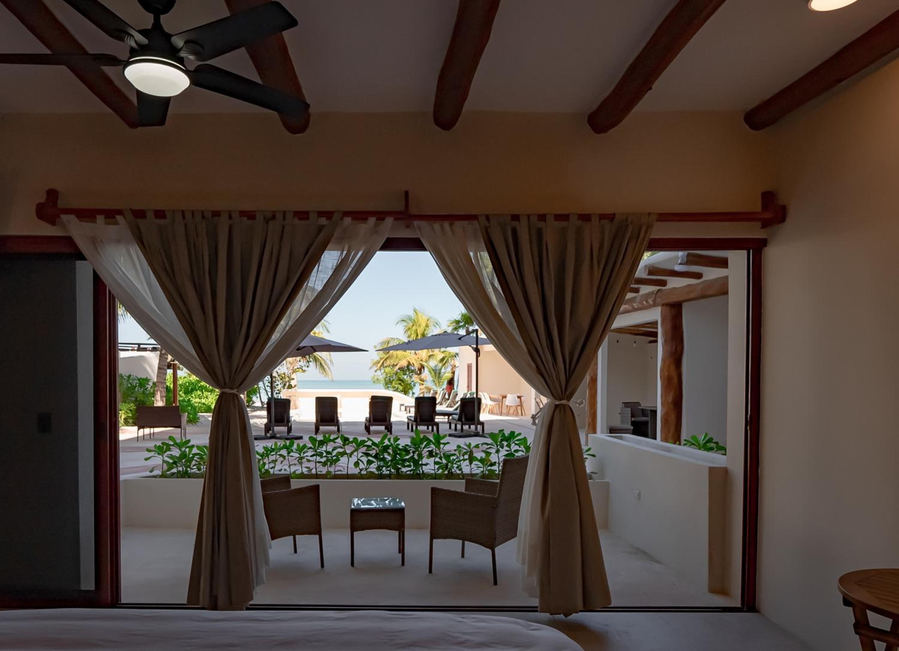Suite With Pool View - Photo 4
