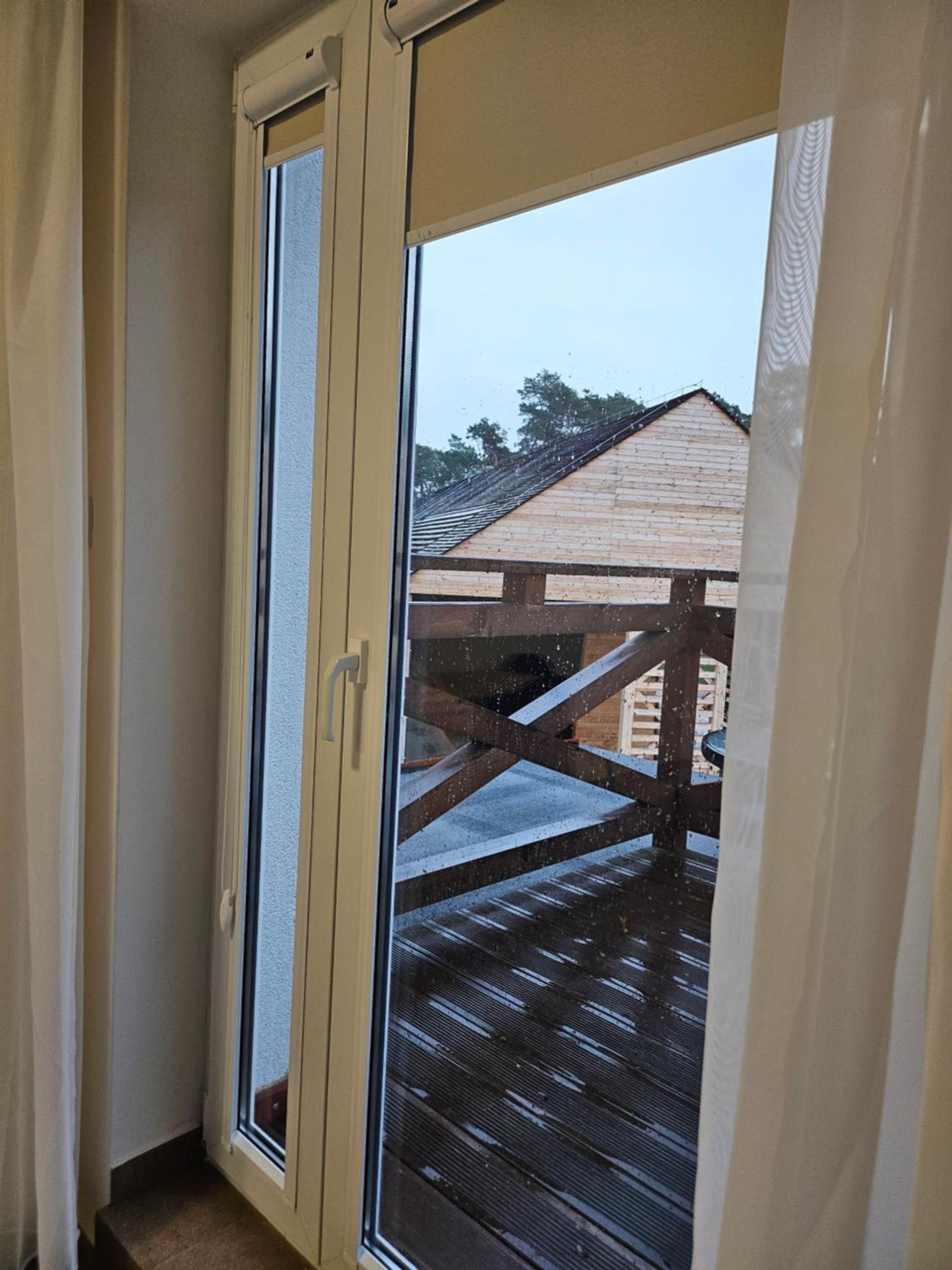 Double Room with Balcony - Photo 18