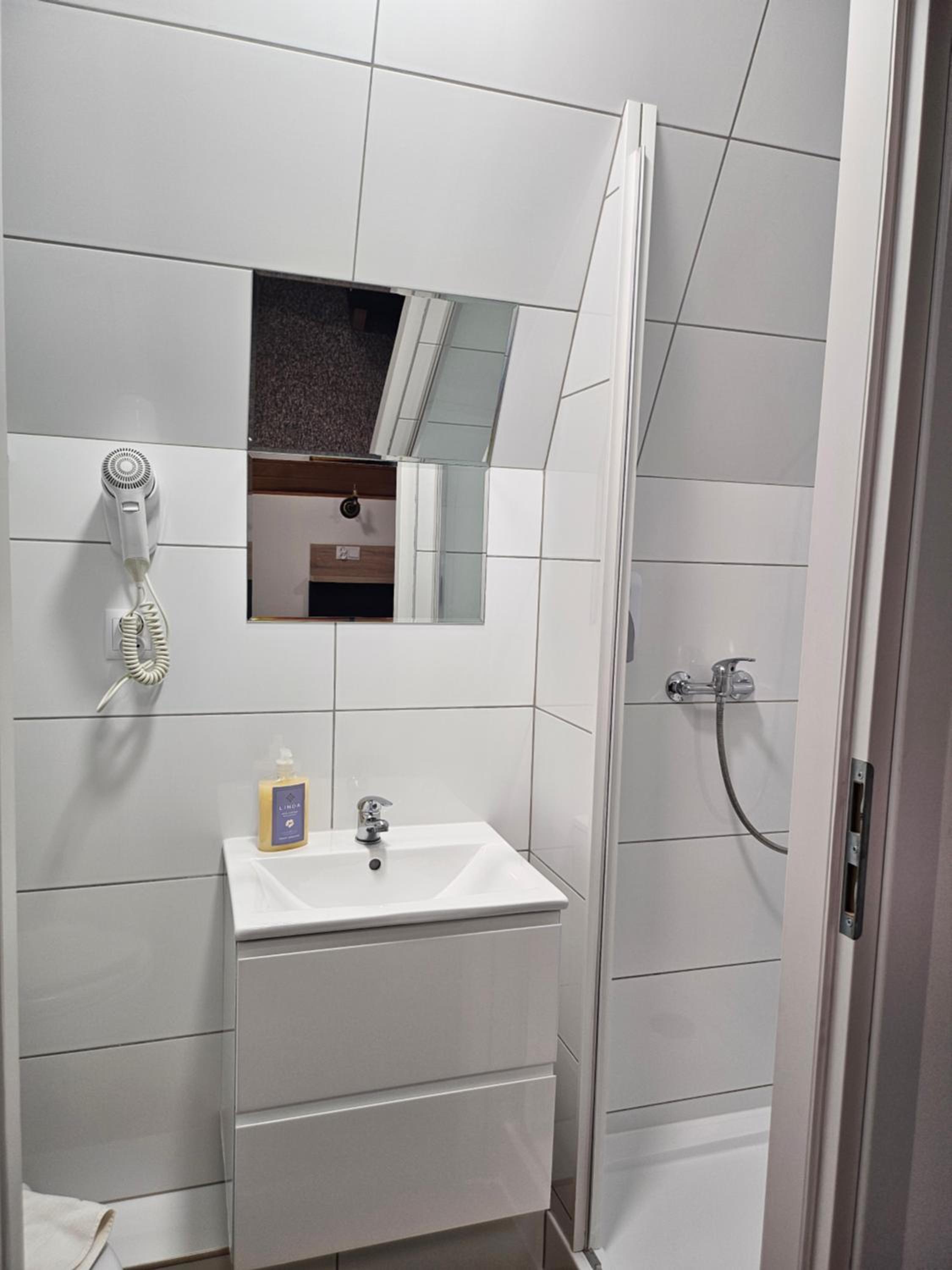 Double Room with Balcony - Photo 20