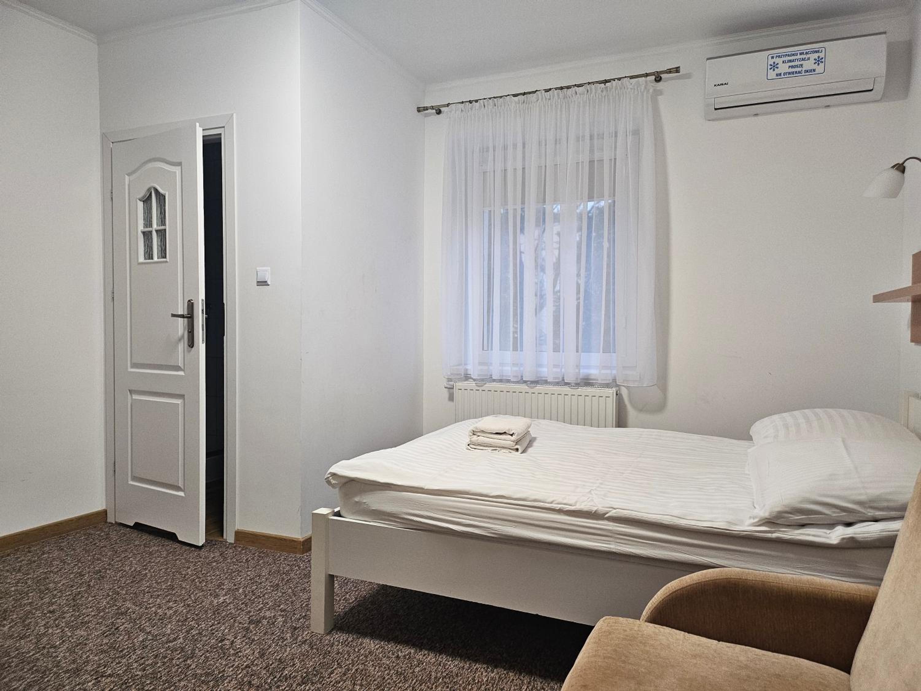 Double Room - Photo 9