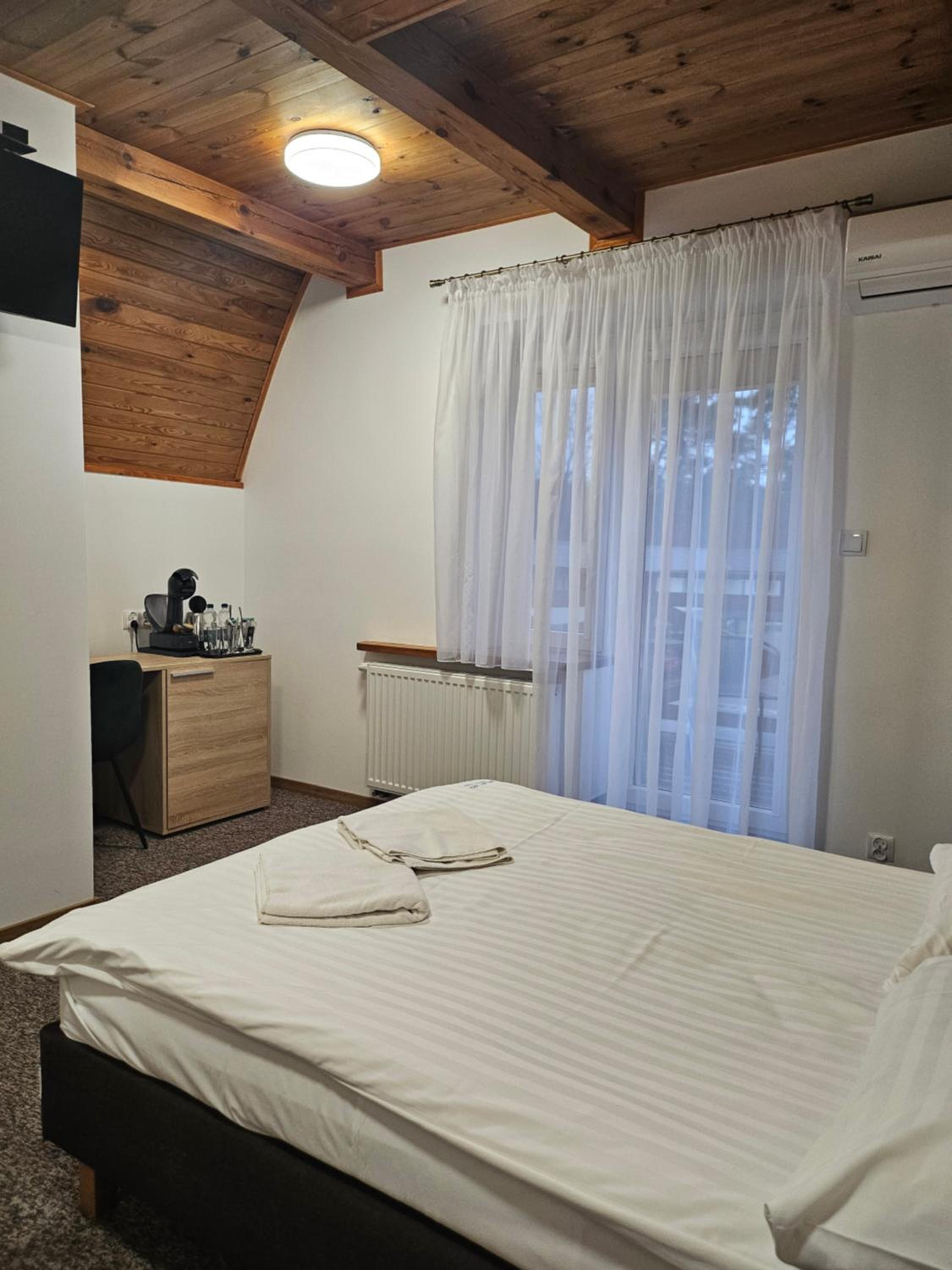 Double Room with Balcony - Photo 25