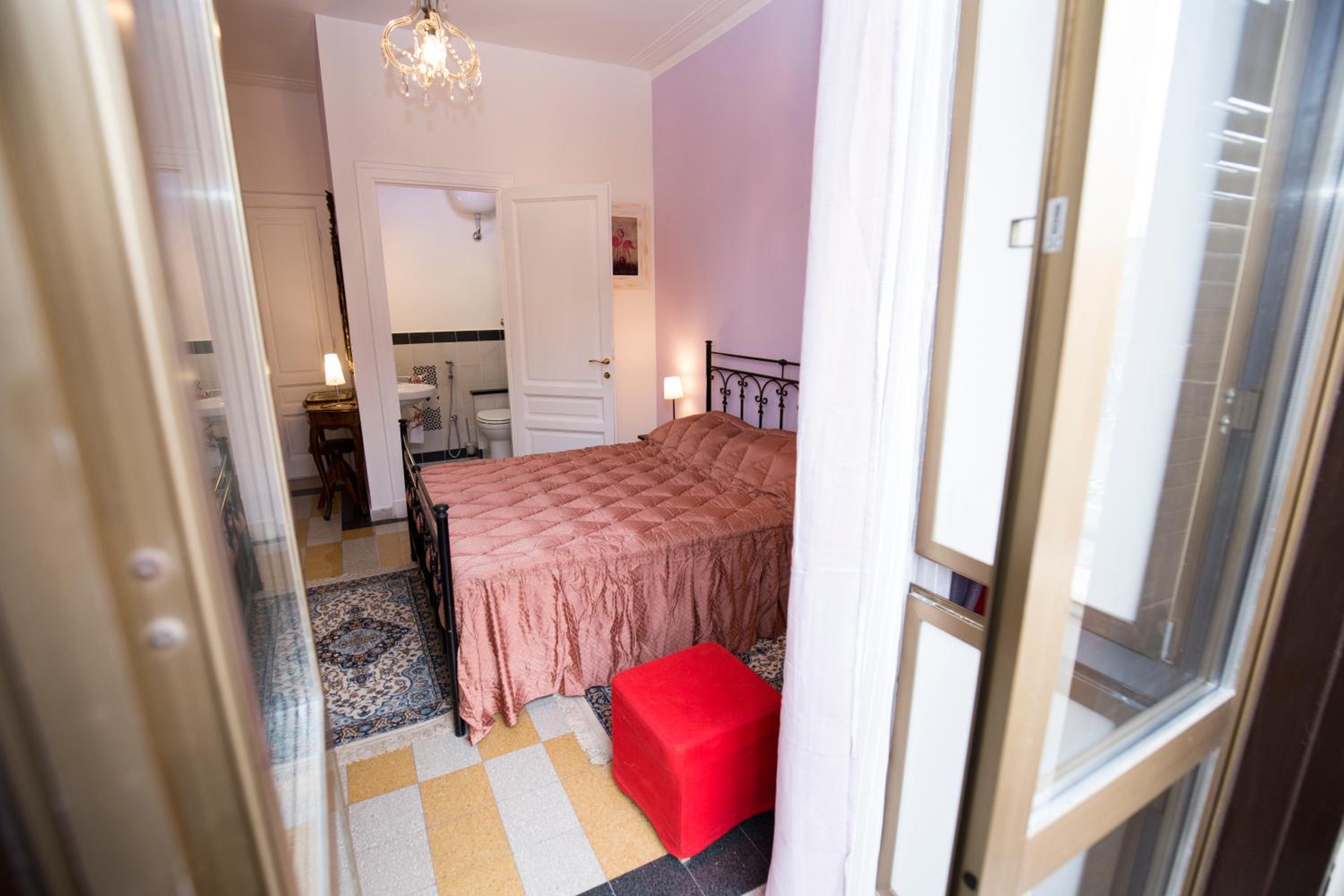 Superior Double Room with Private Bathroom and City View photo 3