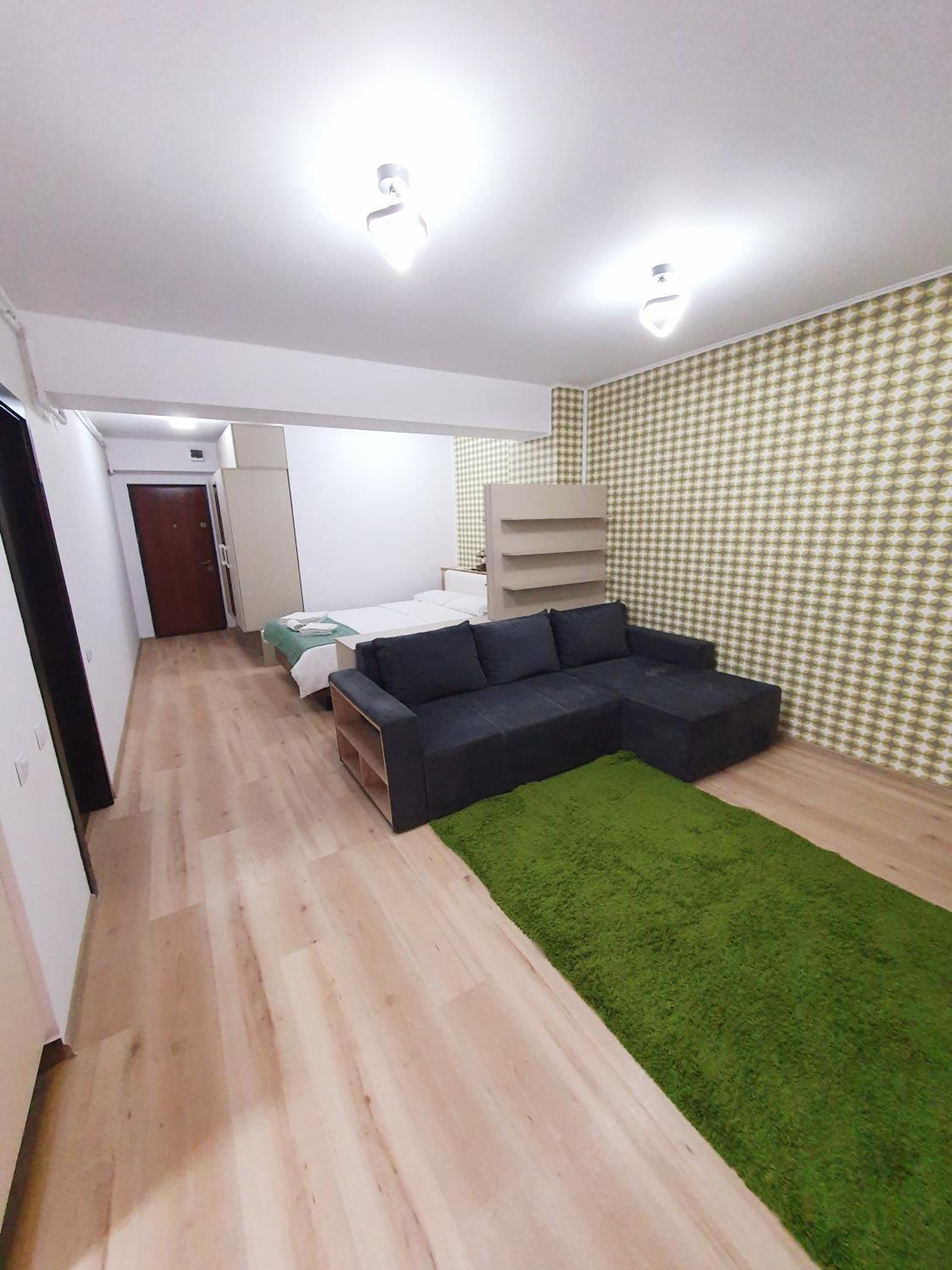 Superior Family Room - Photo 4