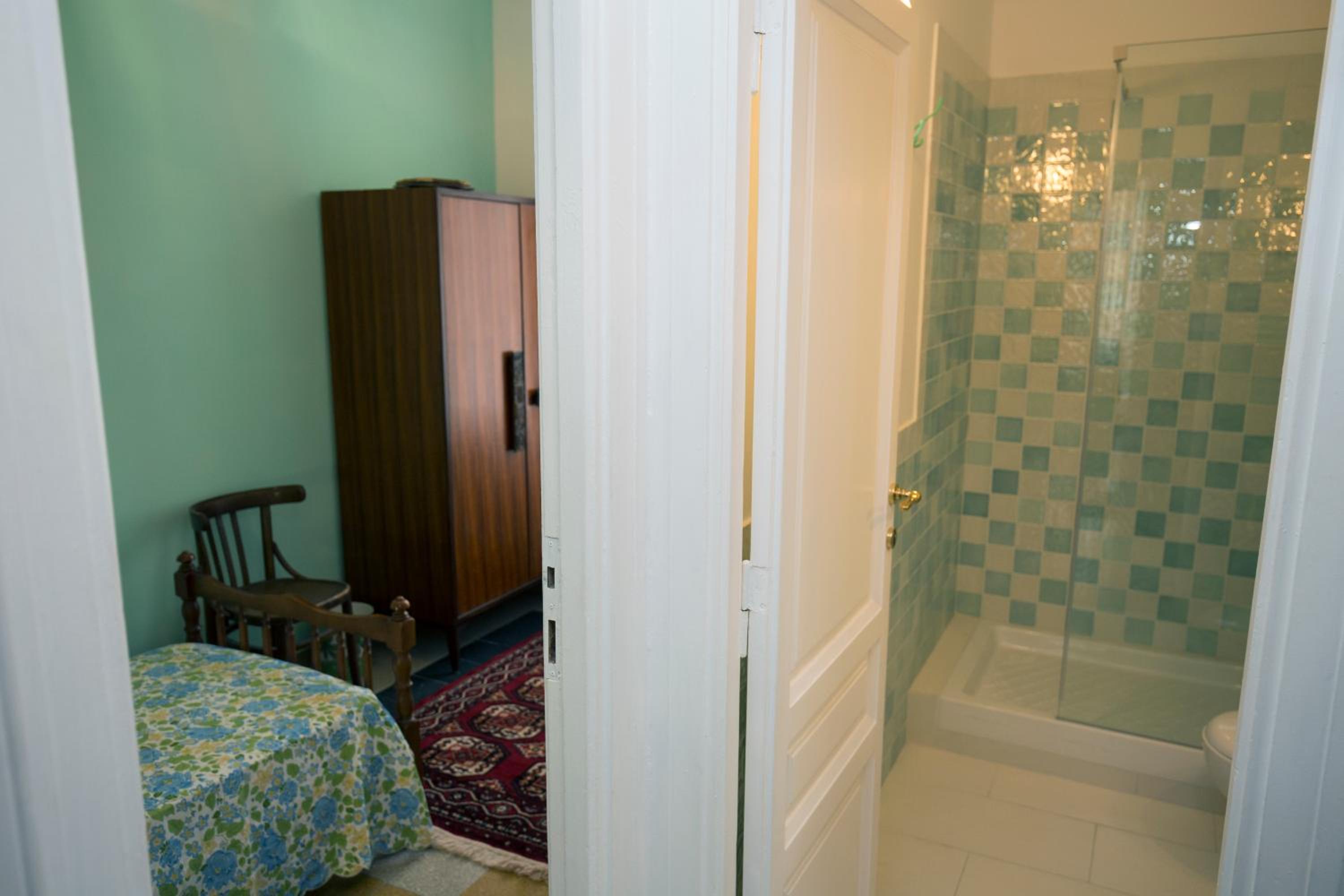 Standard Single Room with Shared Bathroom photo 3