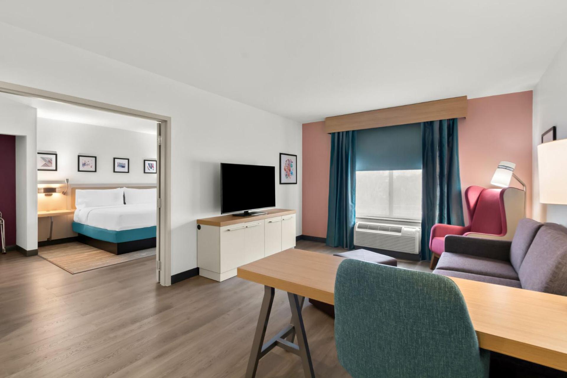 Executive King Suite with Sofabed - Photo 1