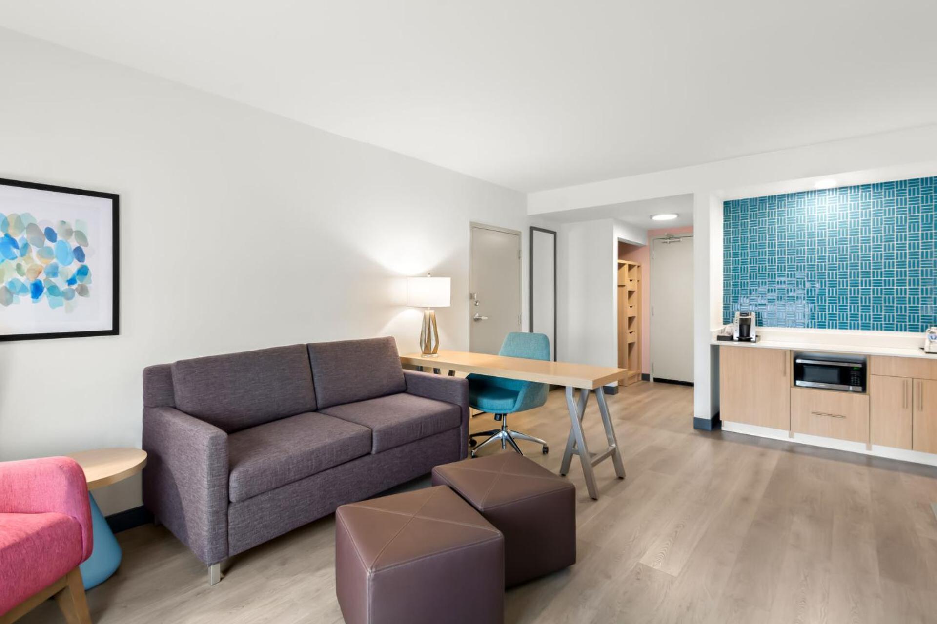 Executive King Suite with Sofabed - Photo 2