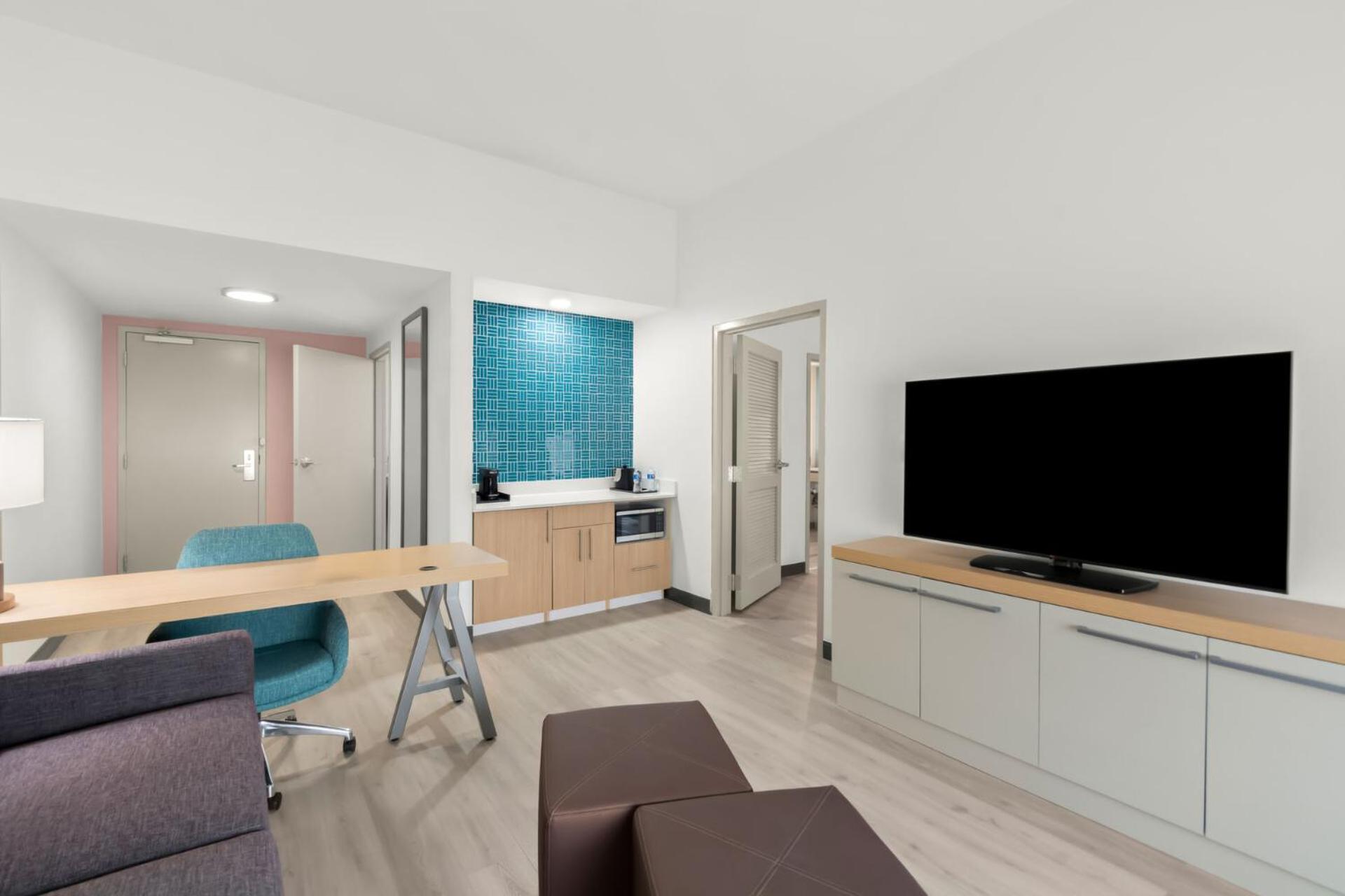 Executive King Suite with Sofabed - Photo 3