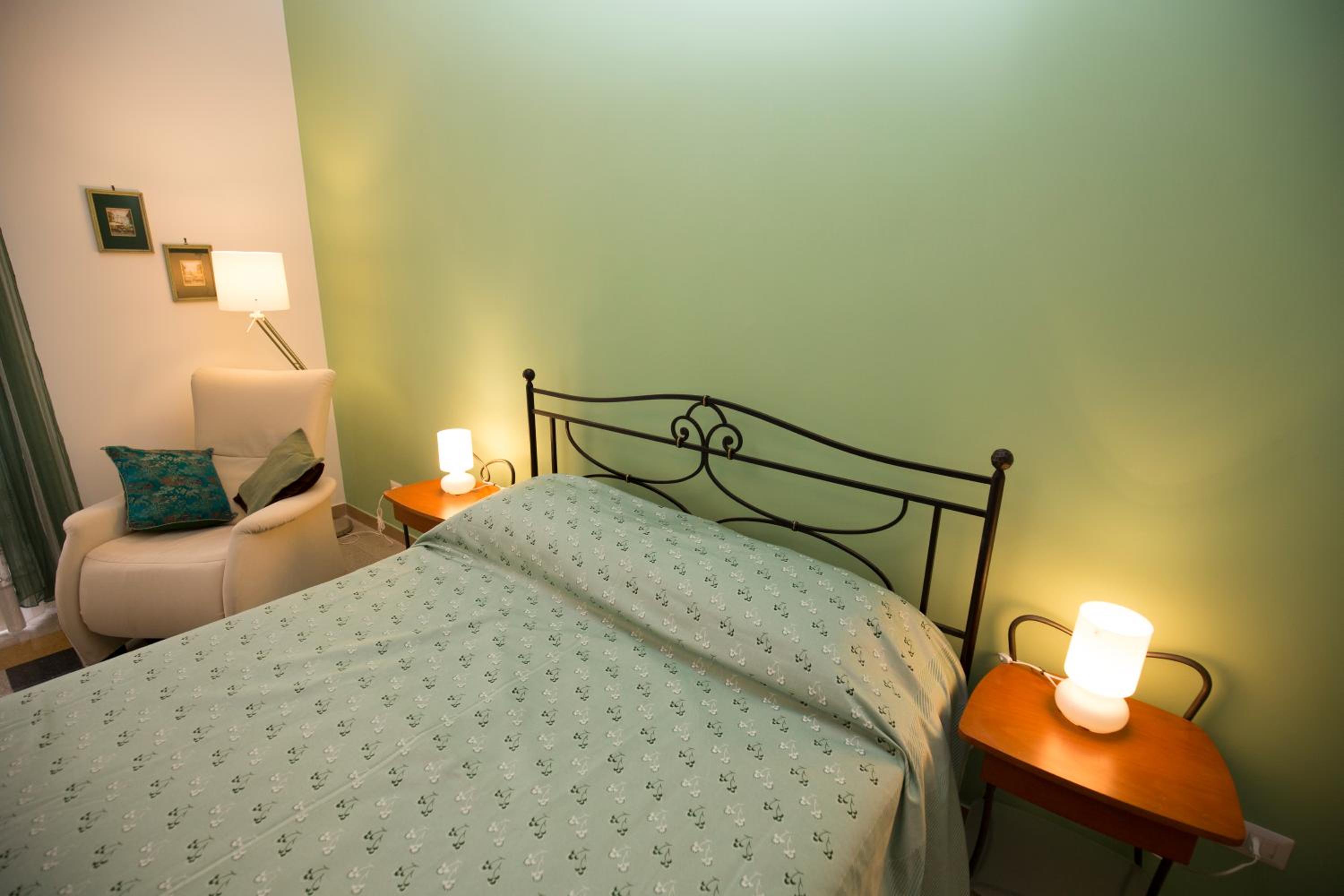 Double Room with Private External Bathroom photo 3
