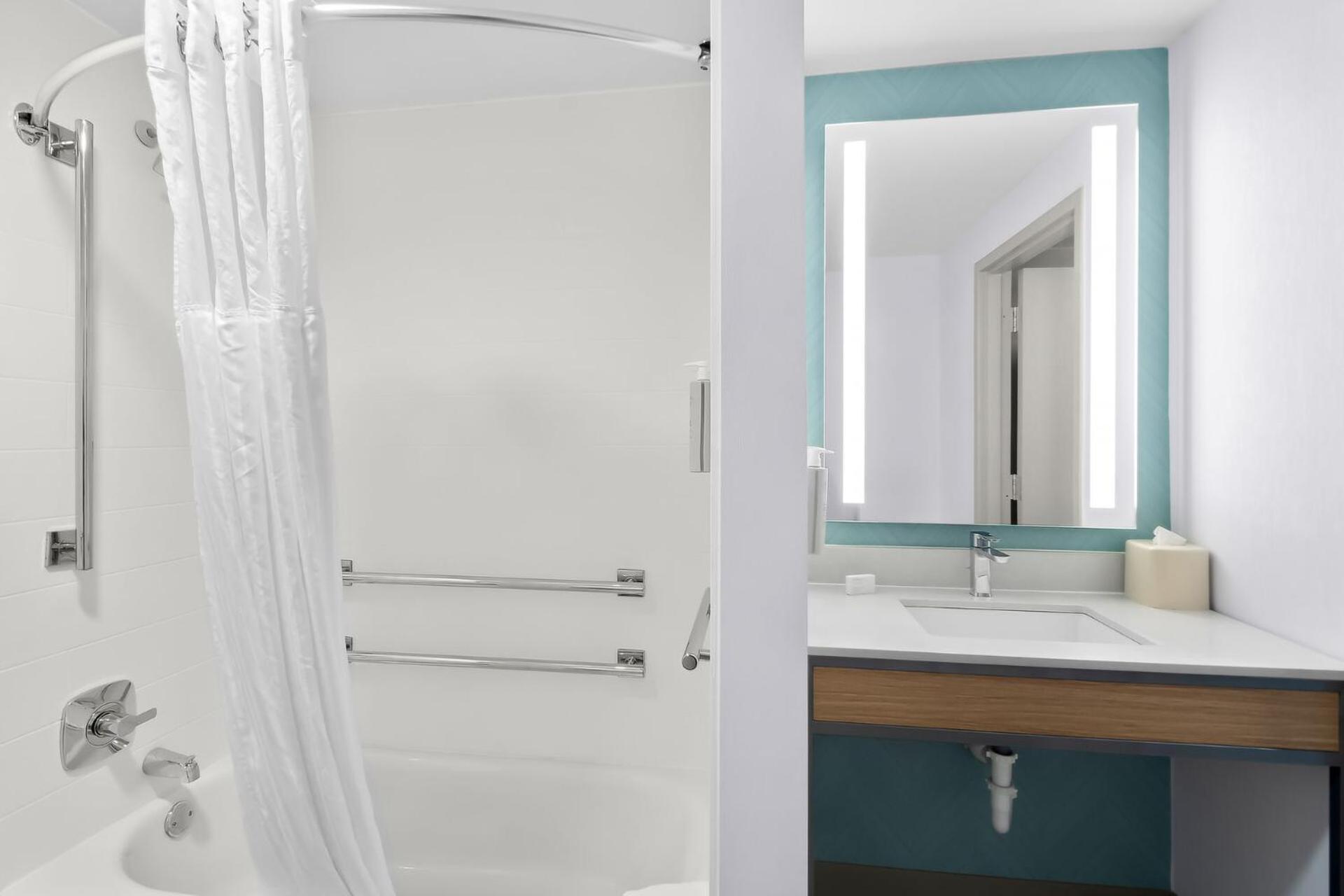 Queen Room with Two Queen Beds-Mobility Hearing Accessible with Bathtub - Photo 4