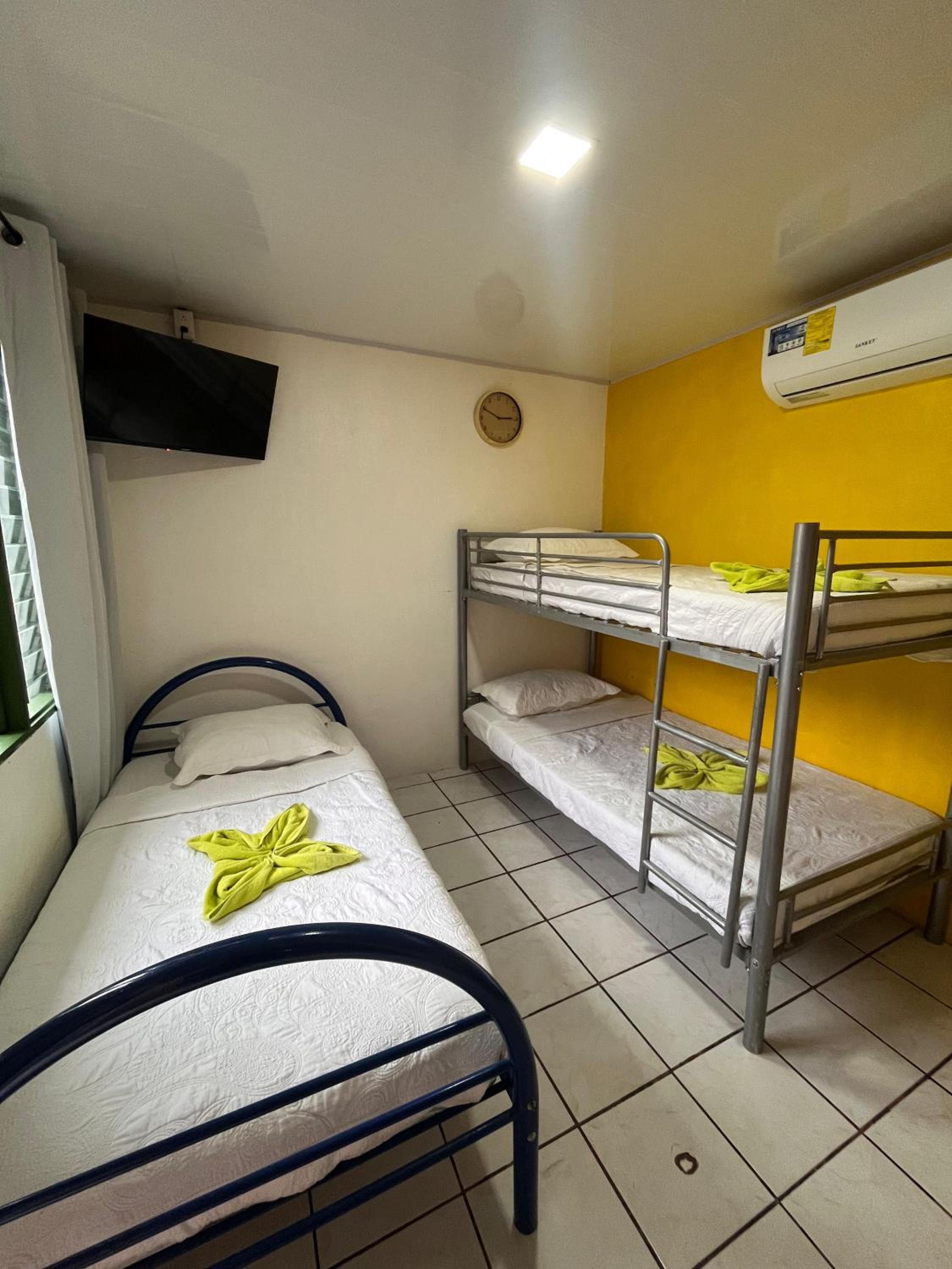 Twin Room with Private Bathroom photo 2