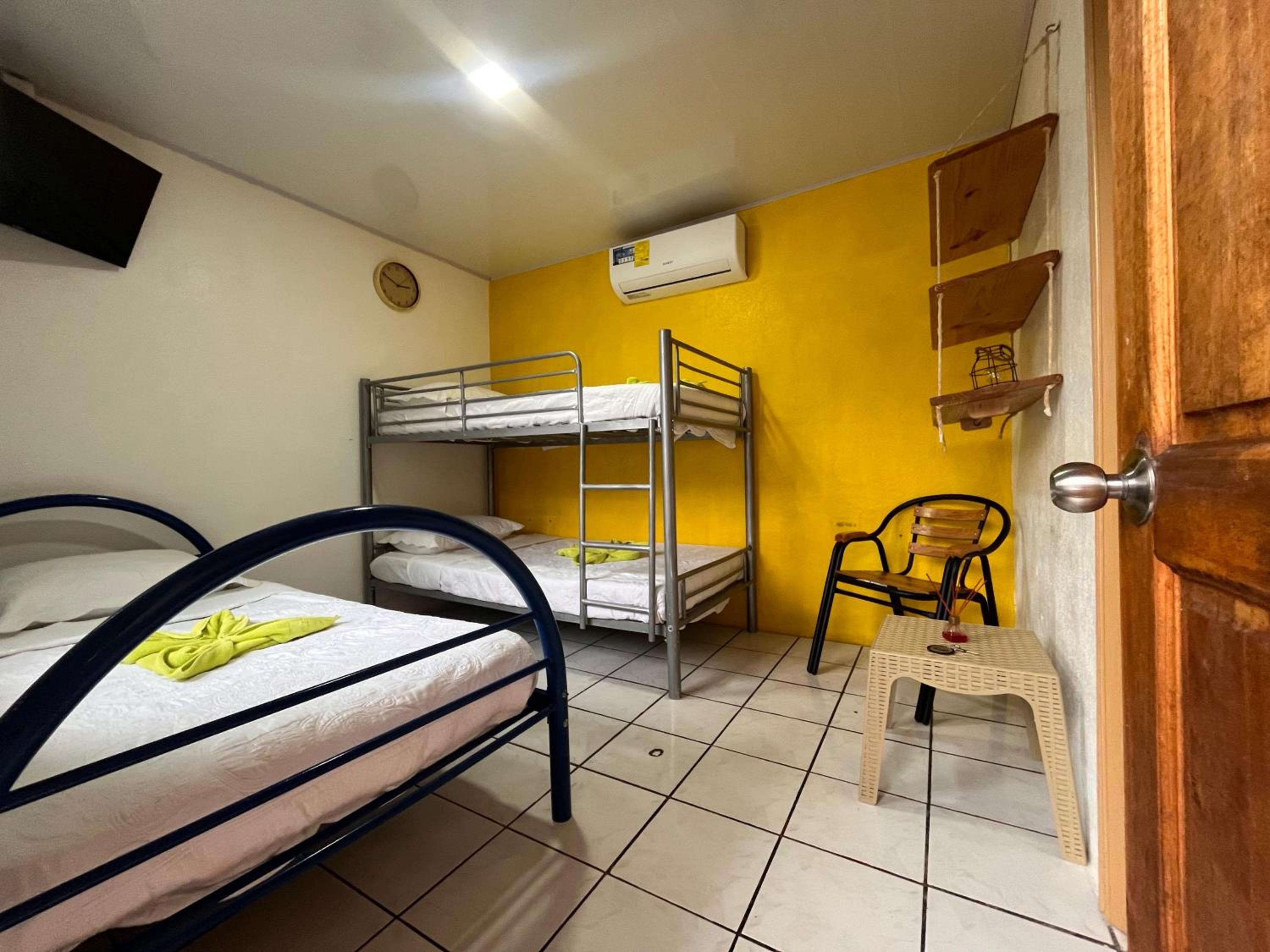 Twin Room with Private Bathroom photo 3