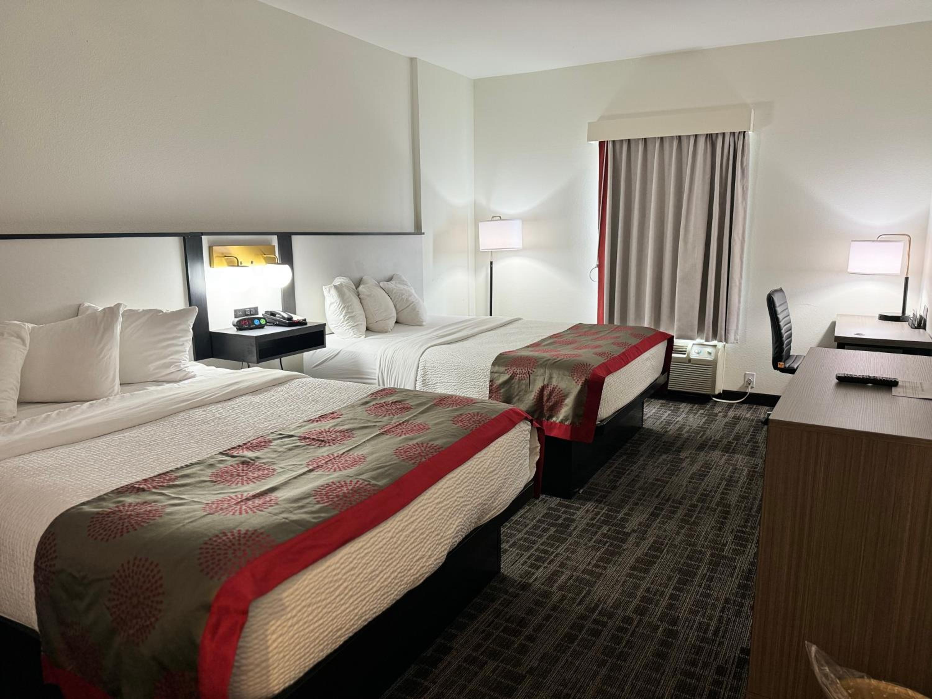 Queen Room with Two Queen Beds - Accessible/Non-Smoking  - Photo 4