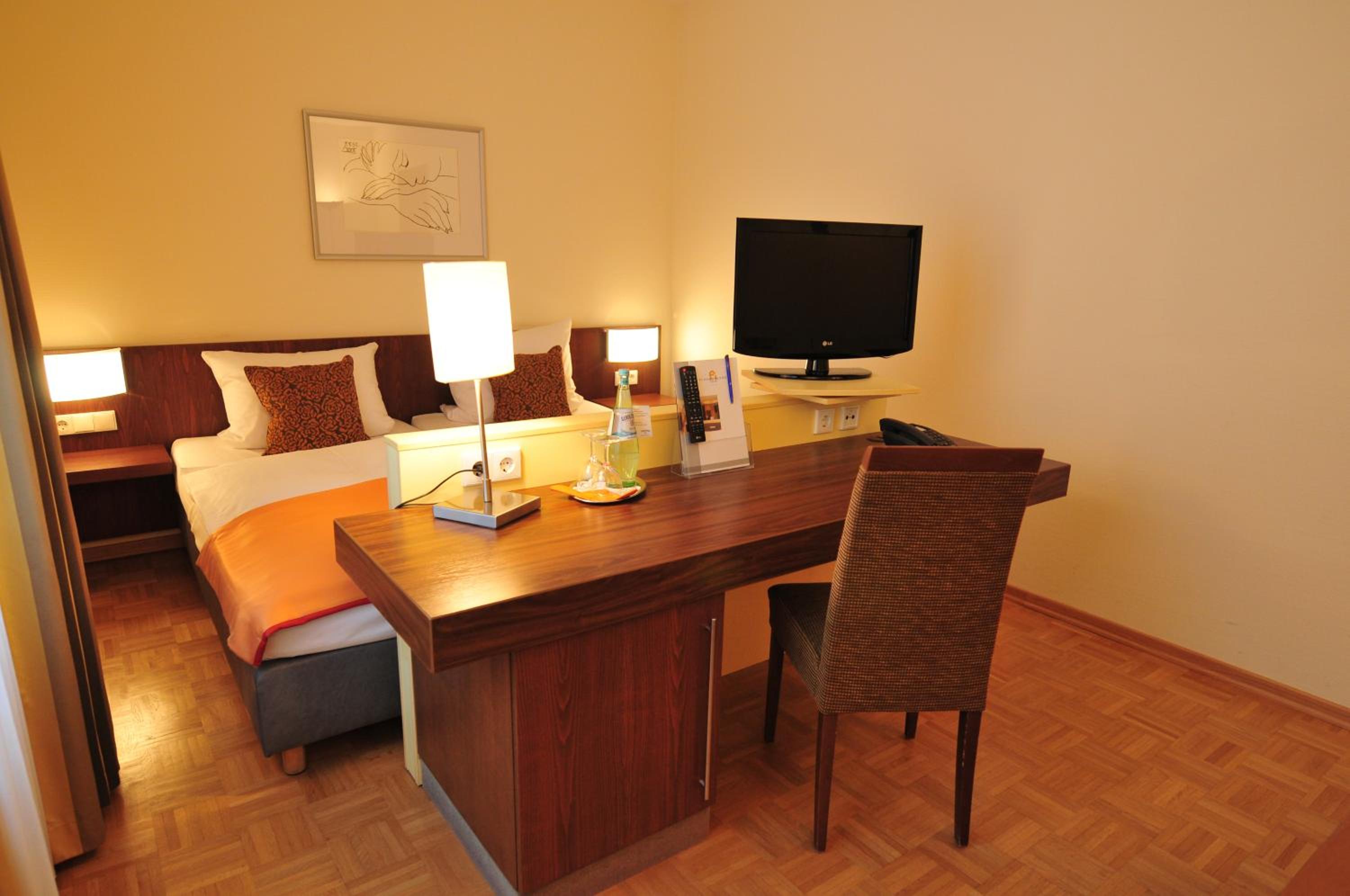 Business Double Room - Photo 3