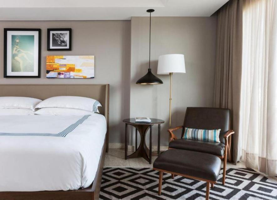 Queen Room with One Queen Bed - Downtown House
