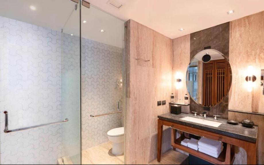 Queen Room with One Queen Bed - Downtown House
