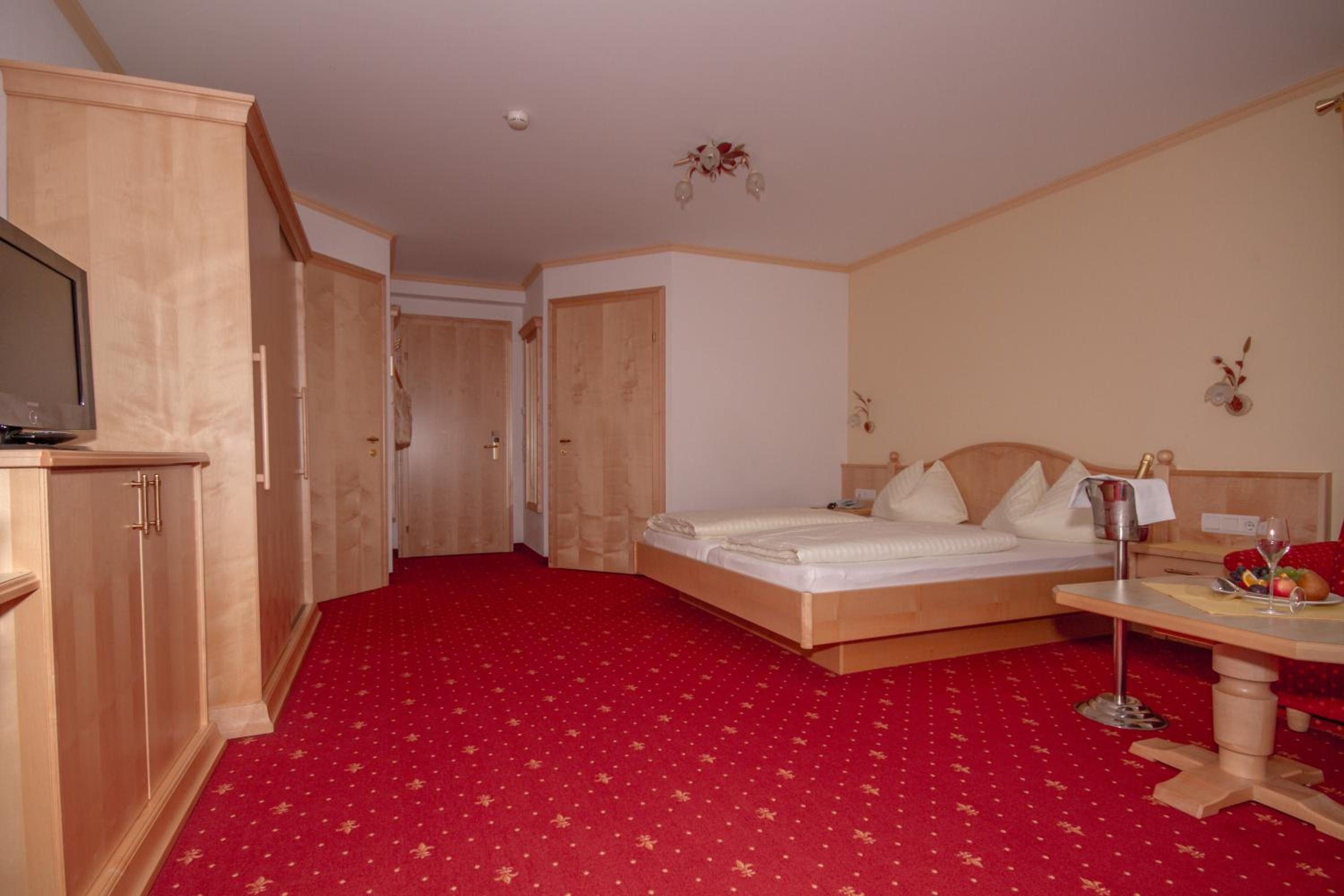 Junior Suite with Balcony photo 1