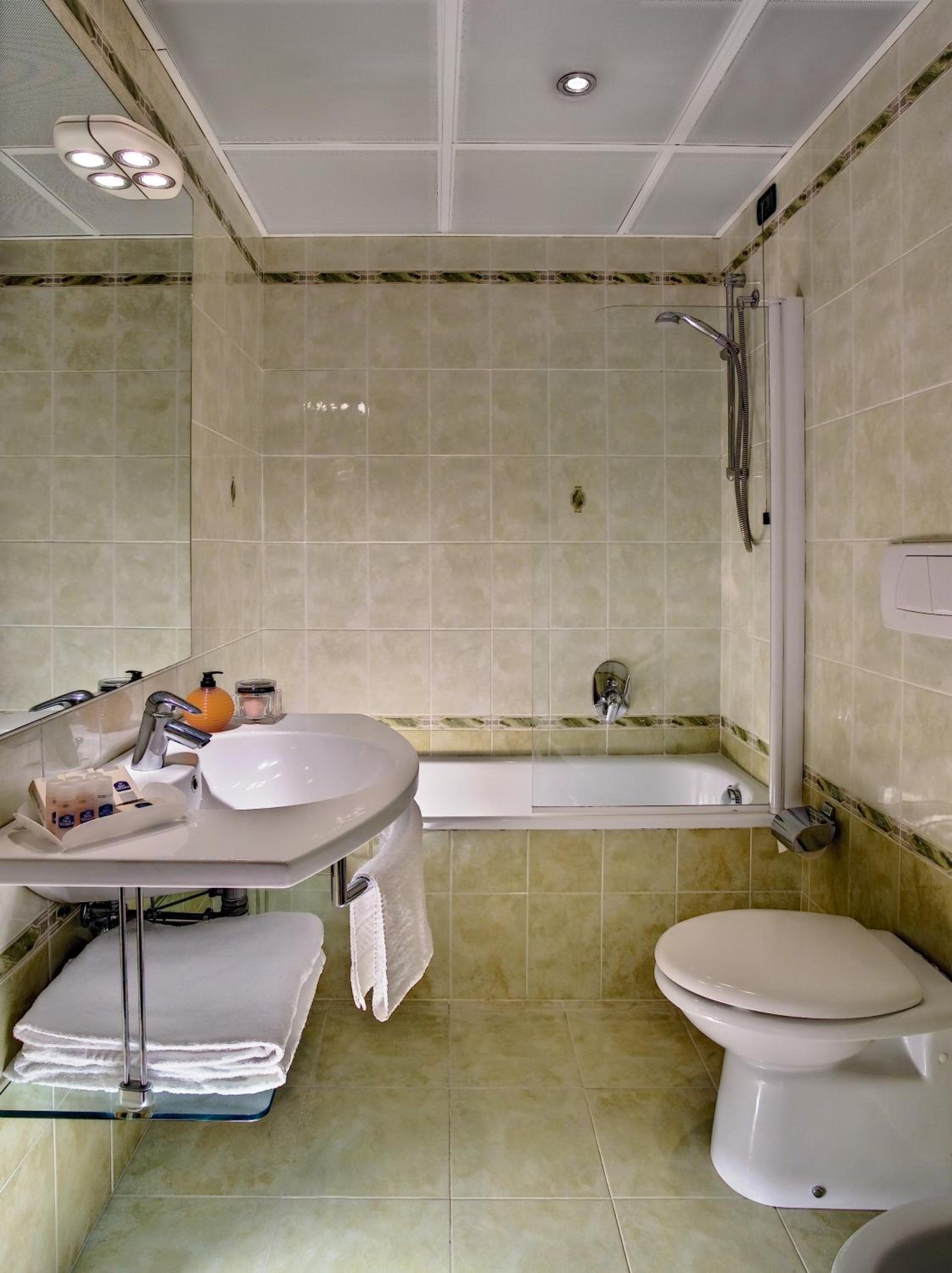 Classic Triple Room - Photo 4