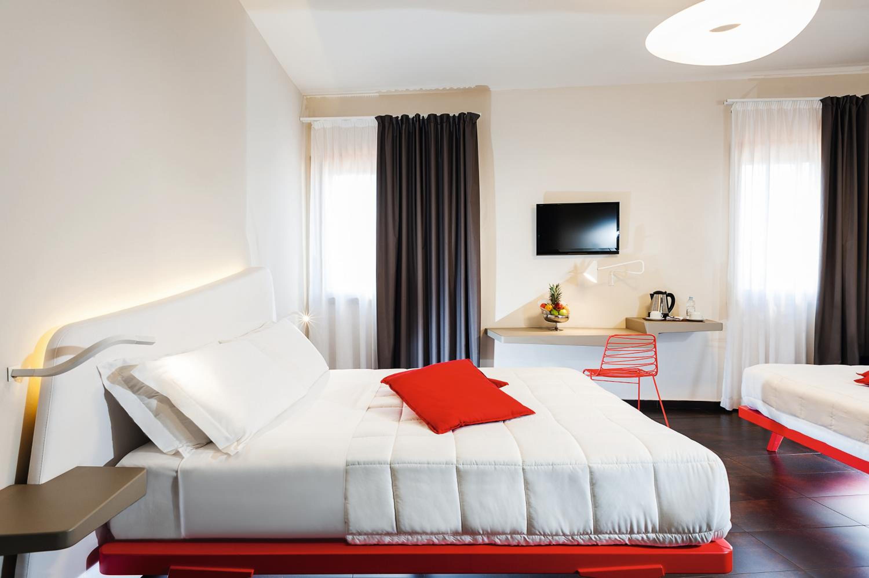 Superior Room with 2 Double Beds - Photo 1