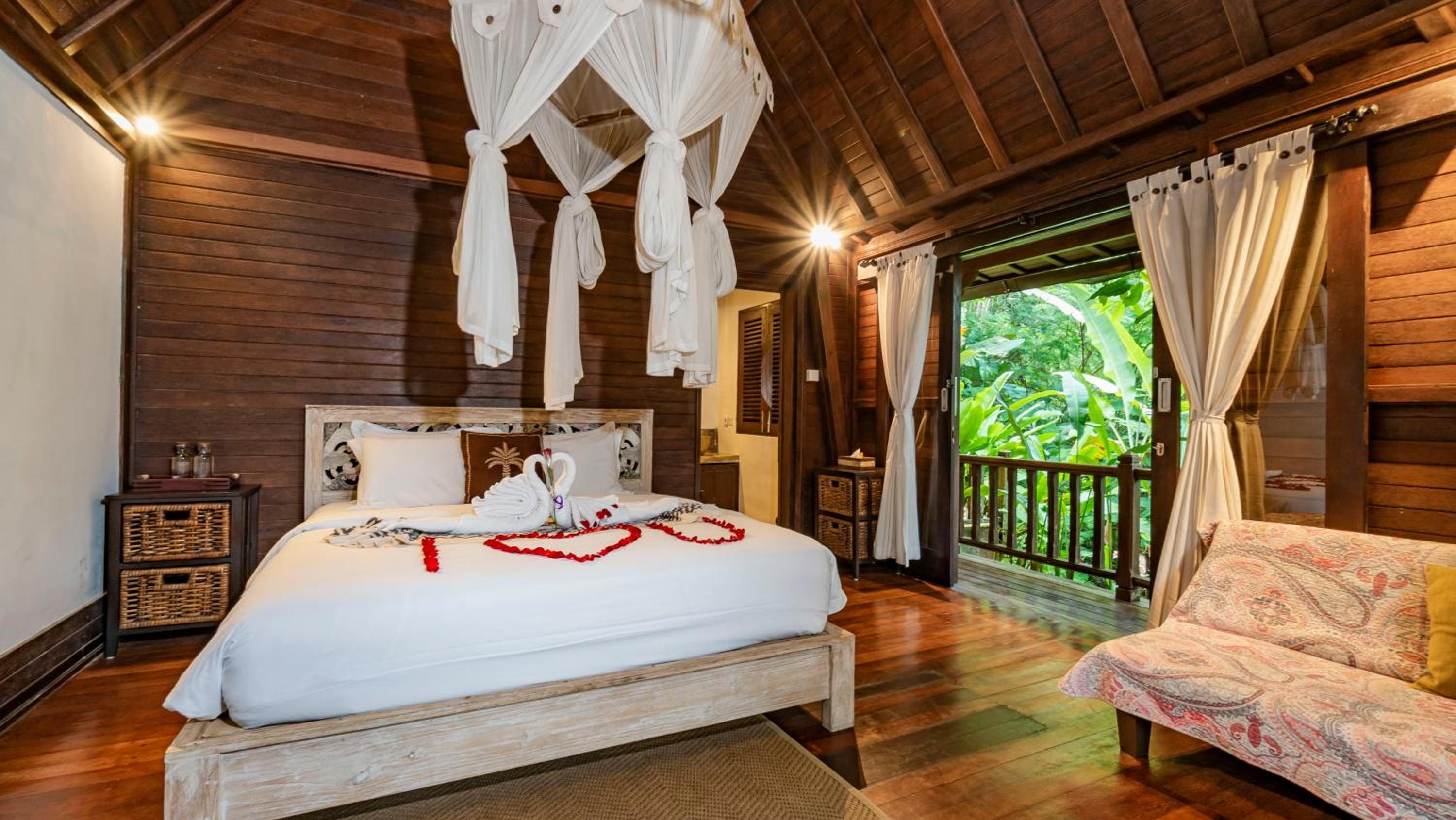 Deluxe King Room - Photo 1
