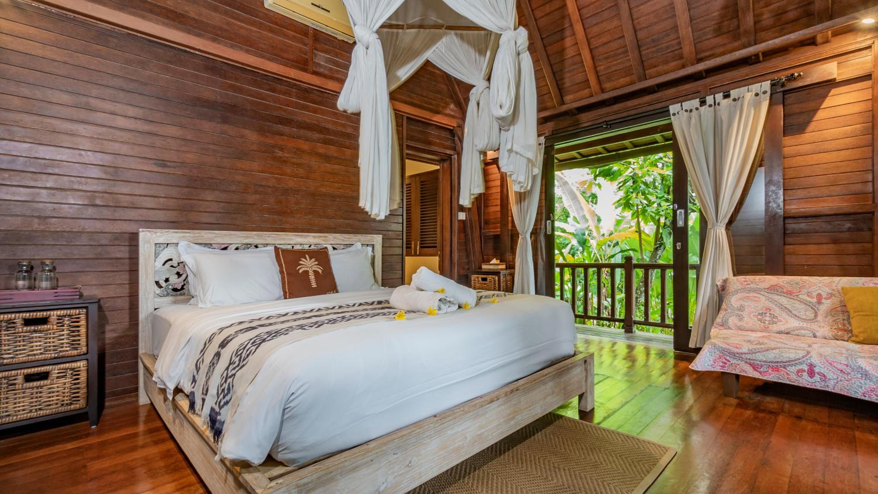 Deluxe King Room - Photo 8