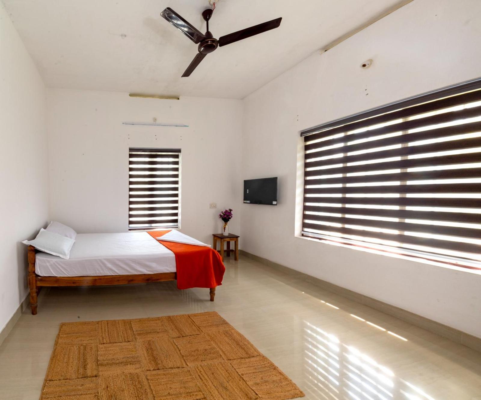 Deluxe Double Room (2 Adults + 1 Child) photo 1