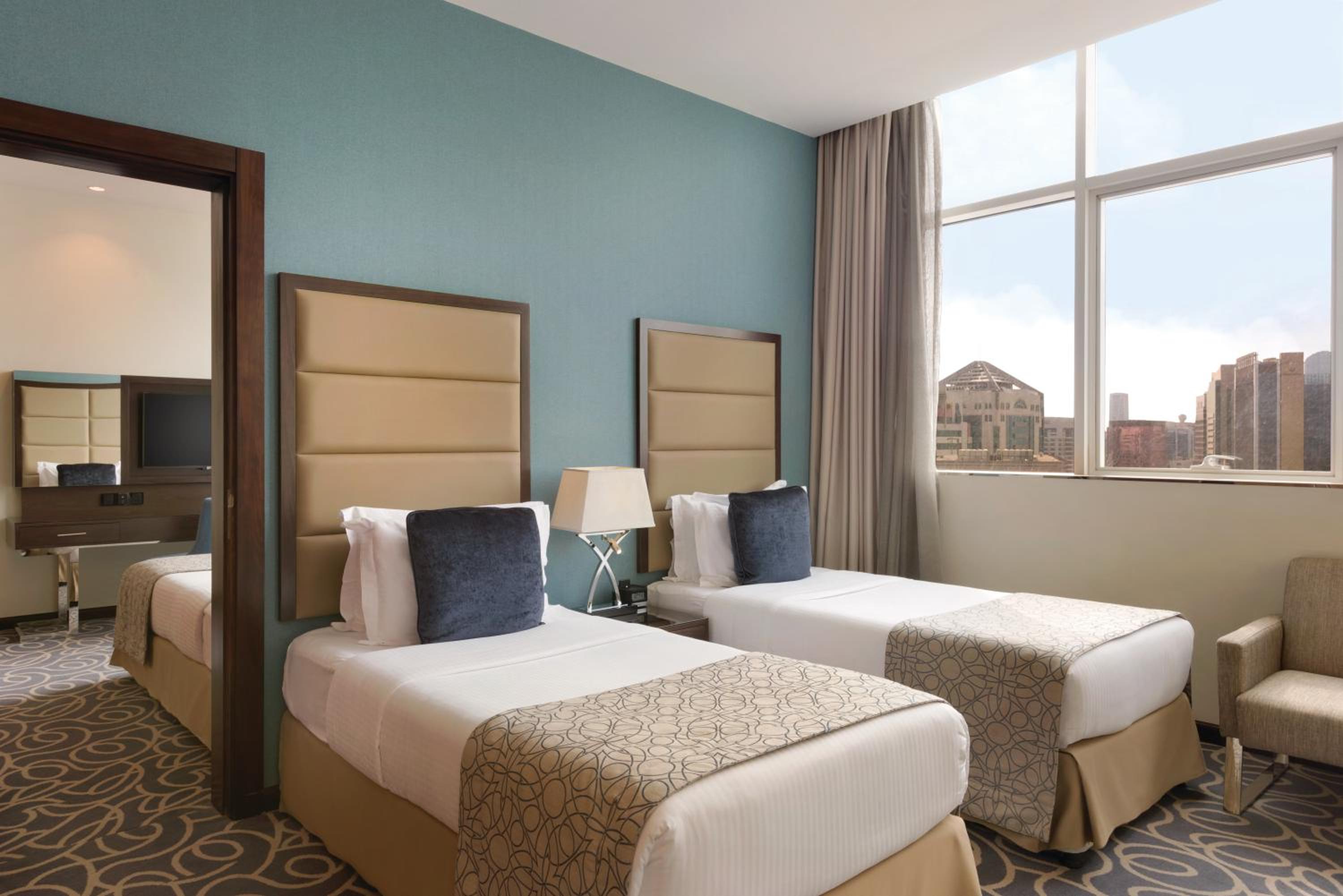 Deluxe Twin Room with Partial Sea View