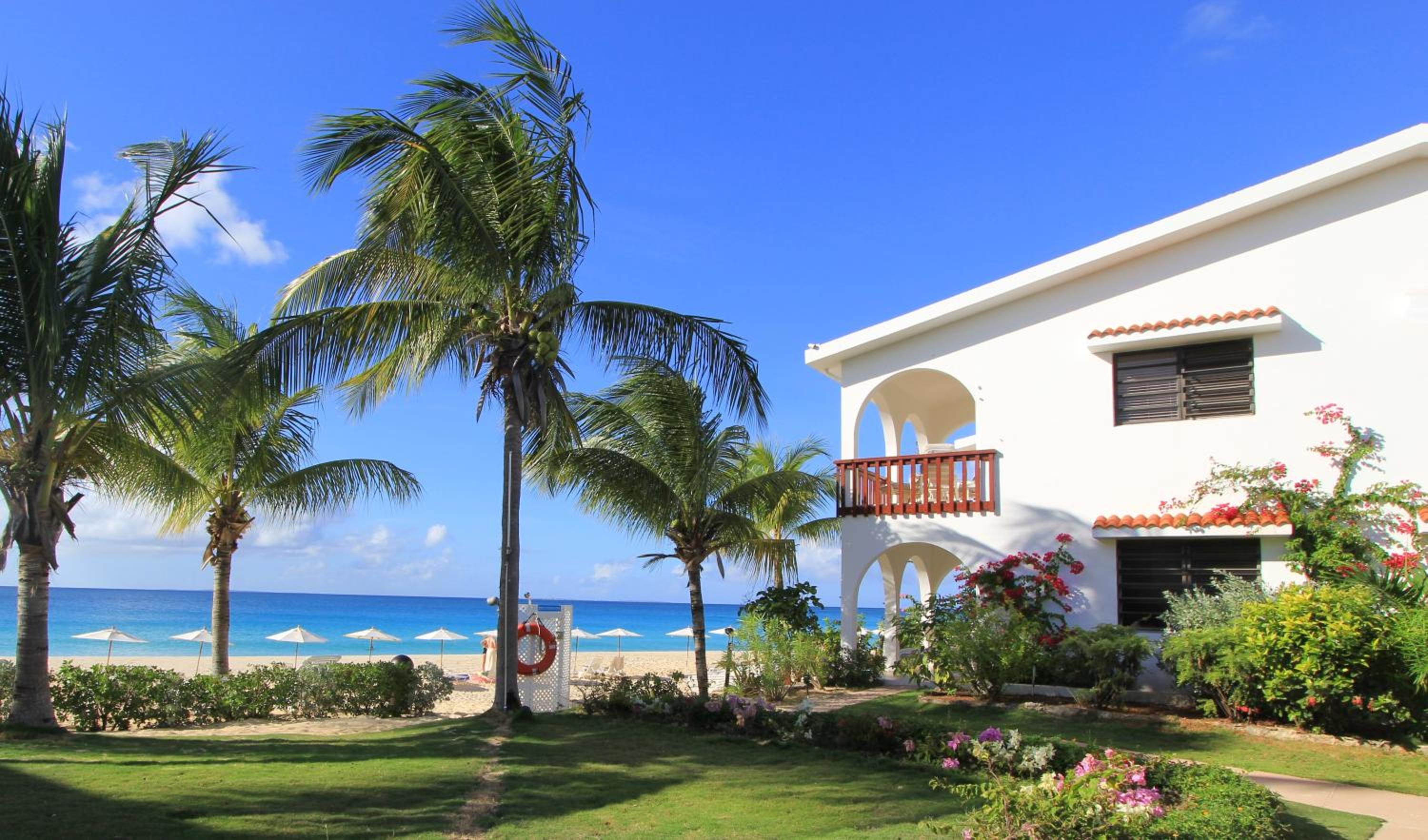Two-Bedroom Apartment - Beach Front photo 2