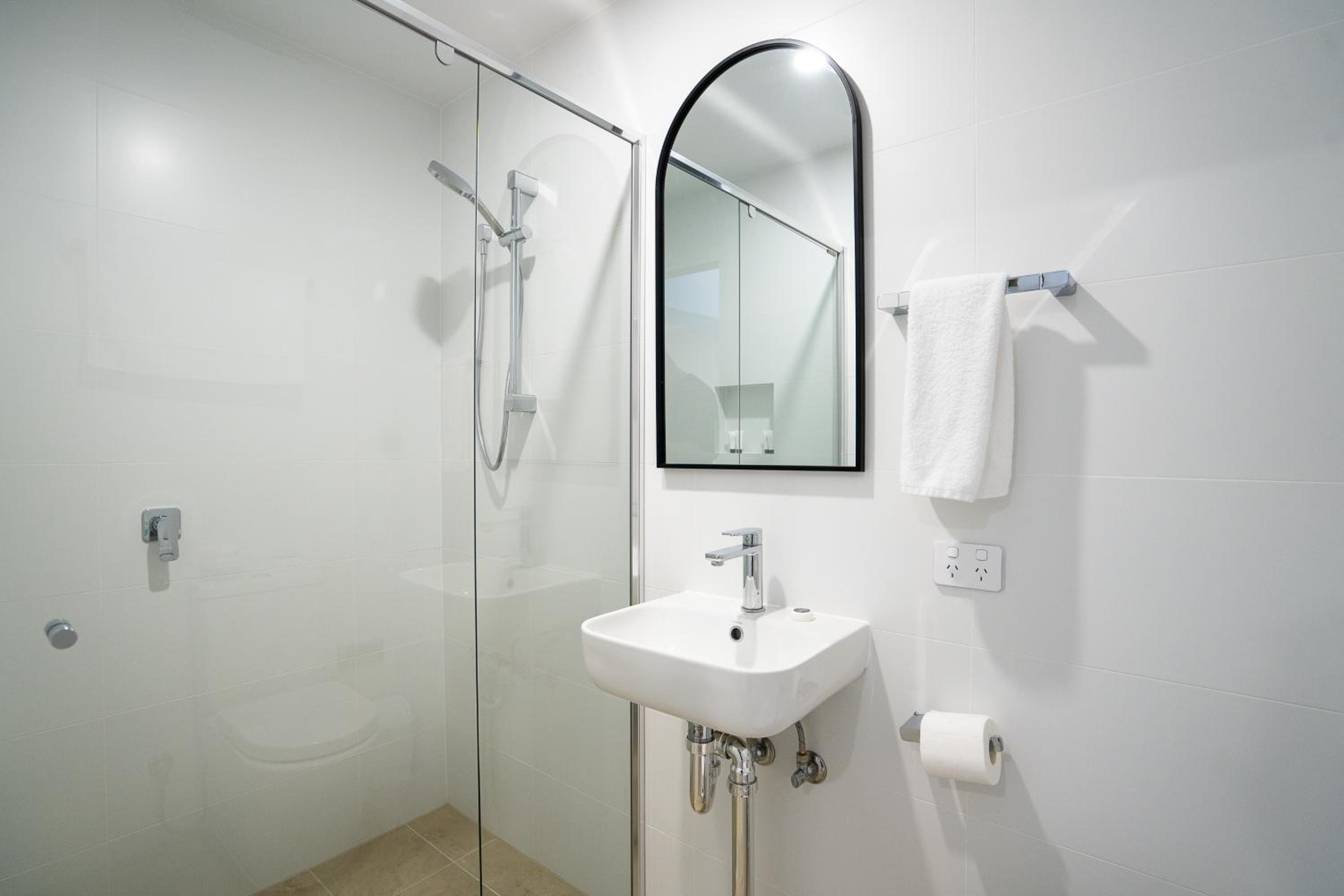 Standard Twin Room - Photo 4