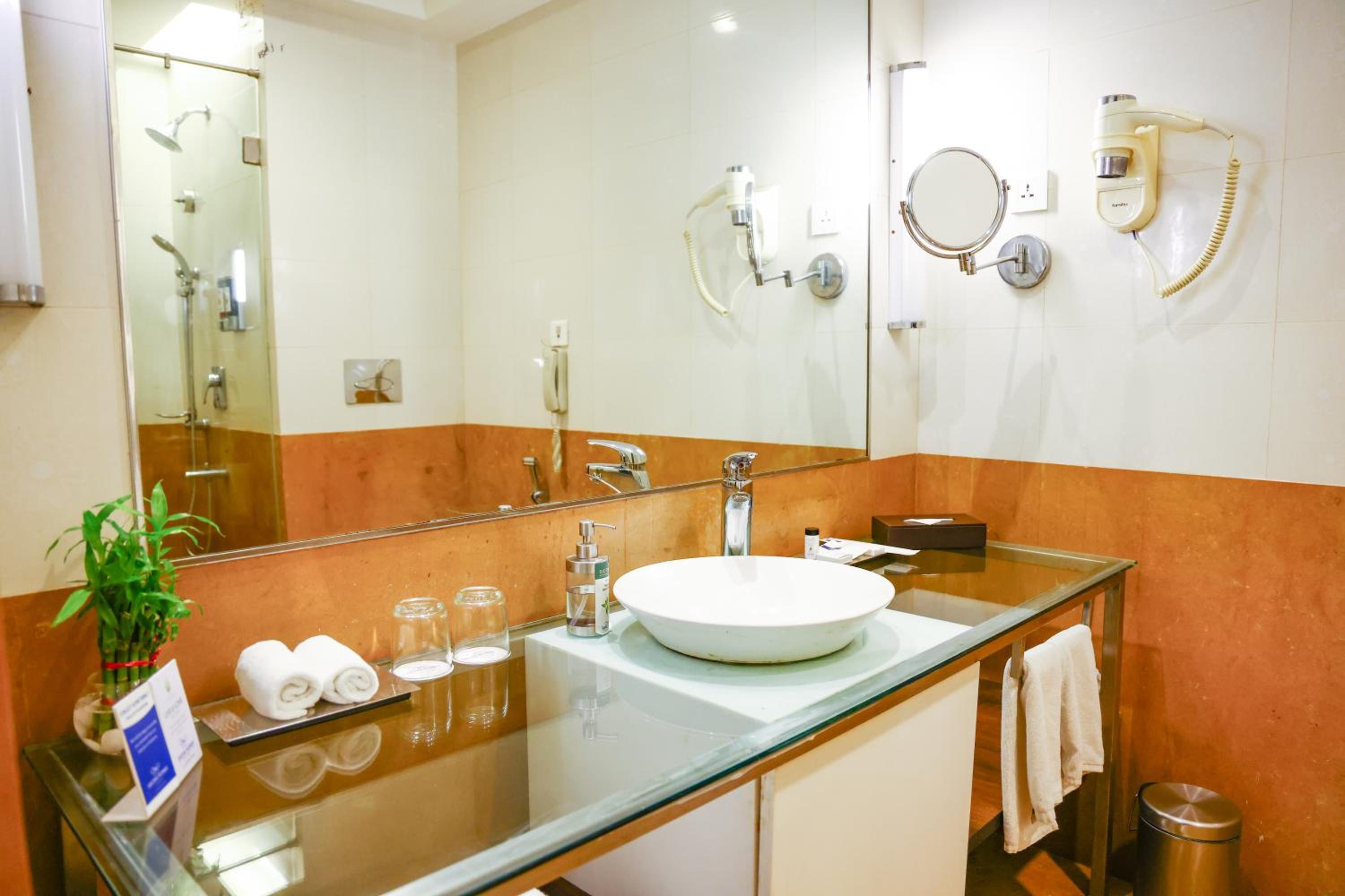 Deluxe Double or Twin Room with City View - 15% off on session of Spa, 15% off on Laundry, 15% off F&B services
