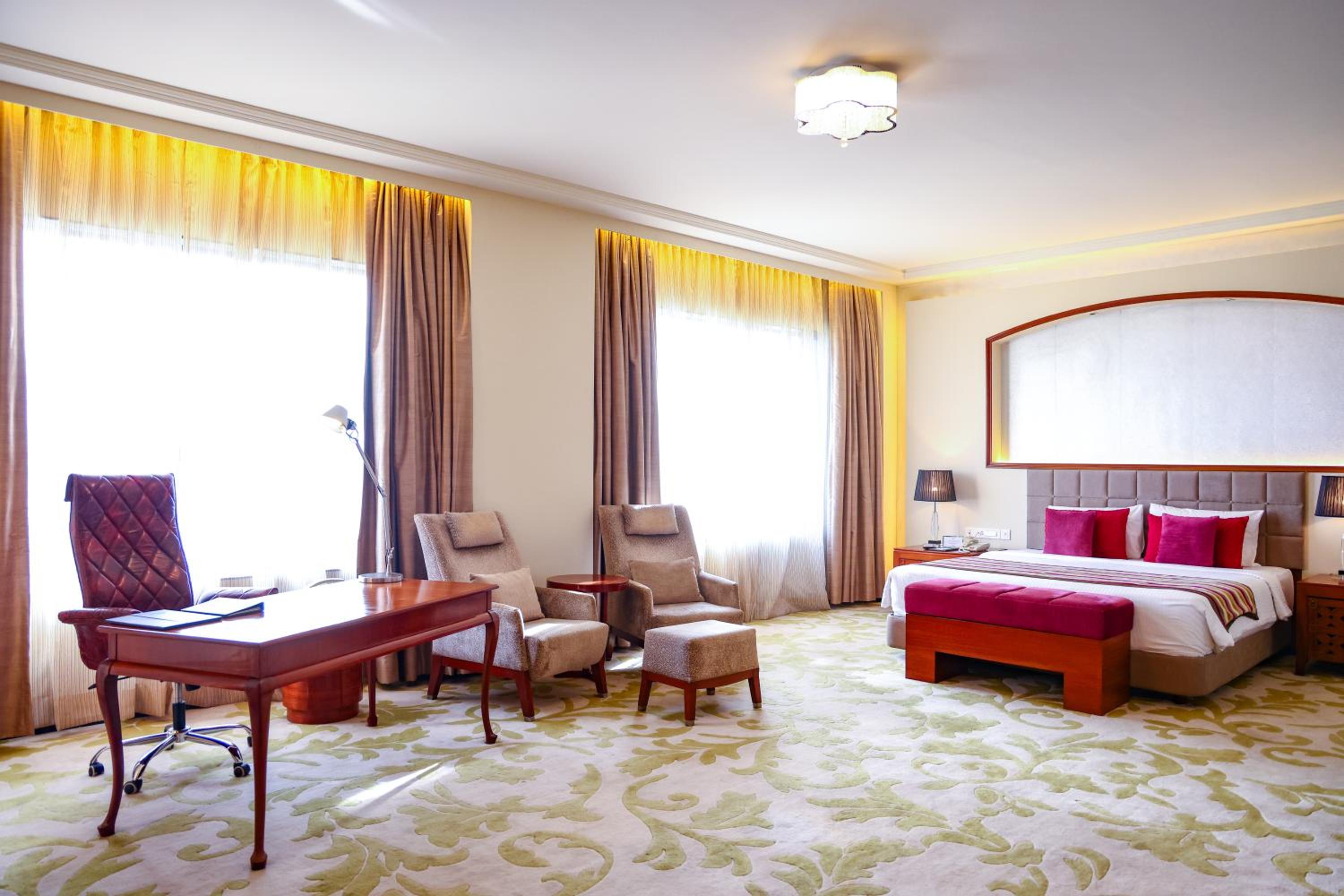 Suite Double Bed - 15% off on session of Spa, 15% off on Laundry, 15% off F&B services