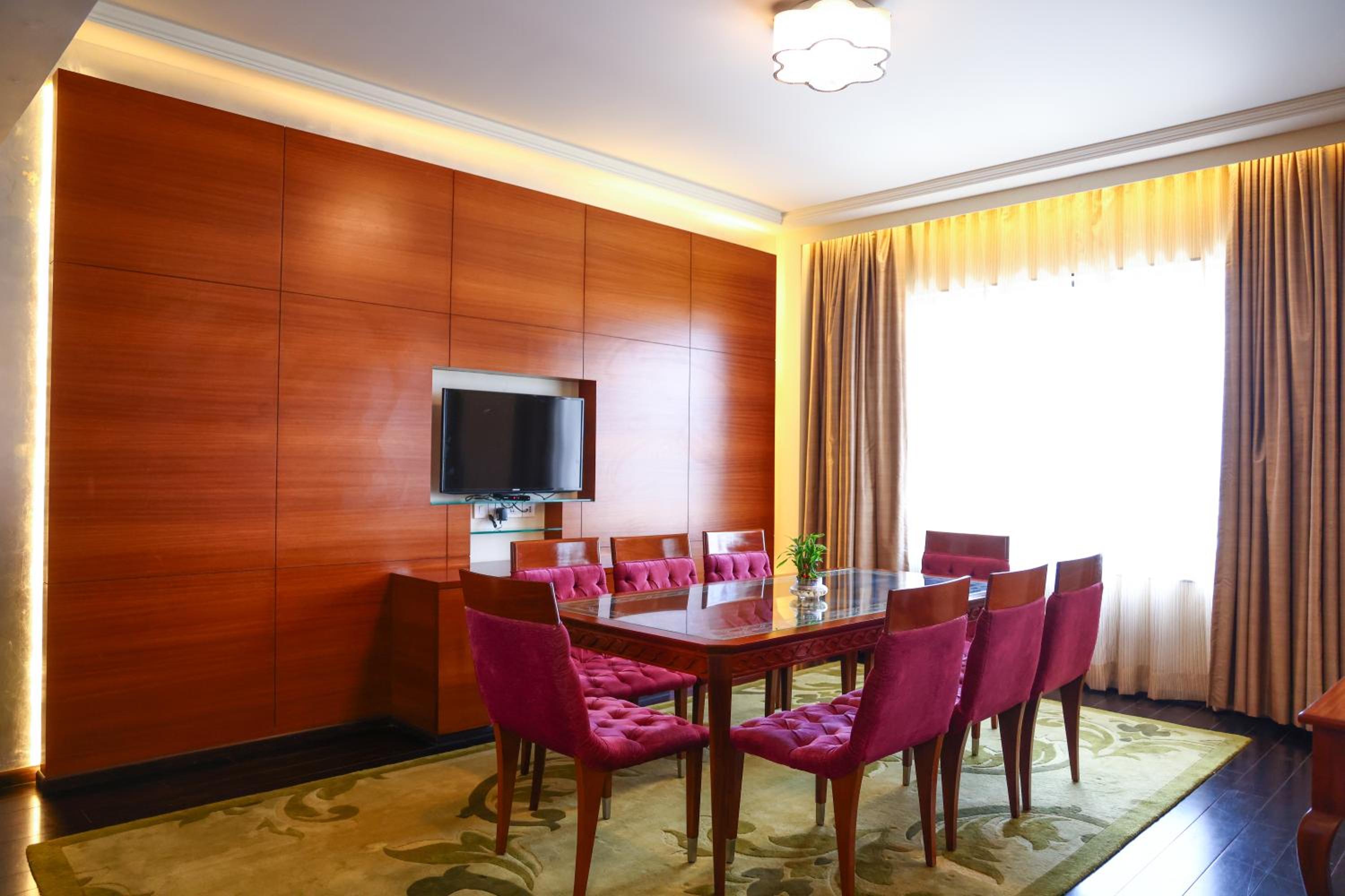 Suite Double Bed - 15% off on session of Spa, 15% off on Laundry, 15% off F&B services
