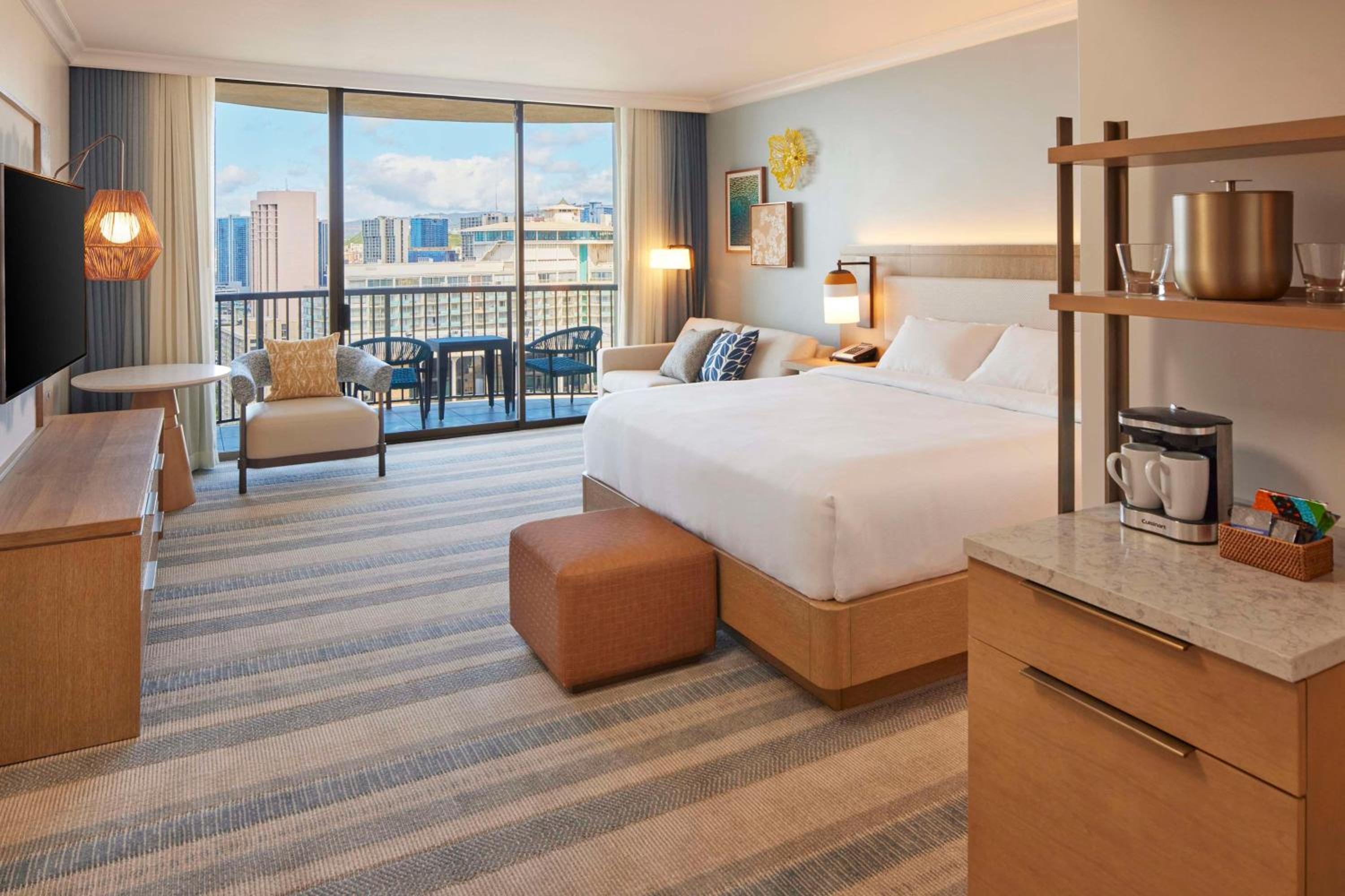 King Room with Roll-In Shower - Rainbow Lagoon View/Mobility Access