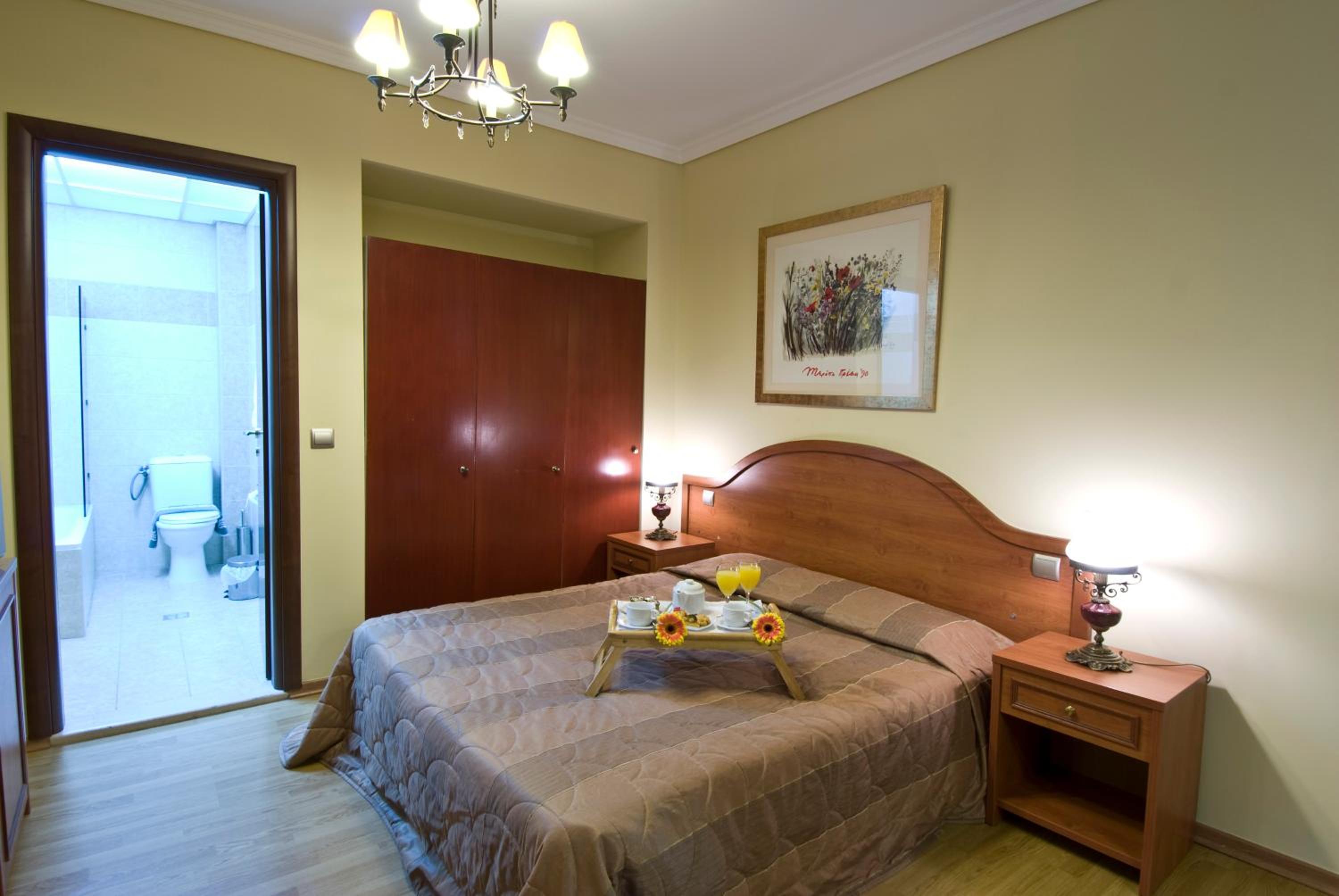 Standard King Room photo 2