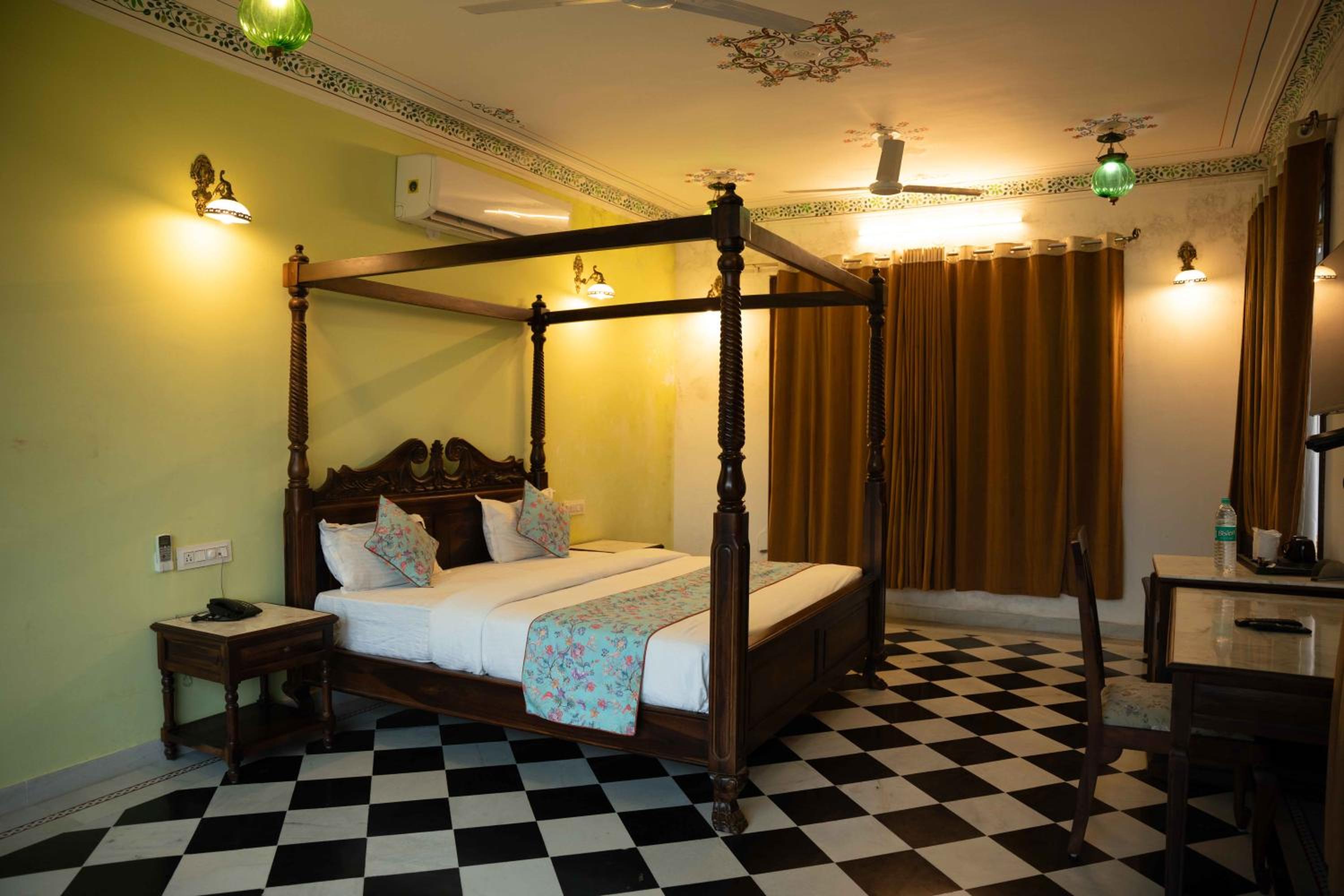 Standard Double Suite