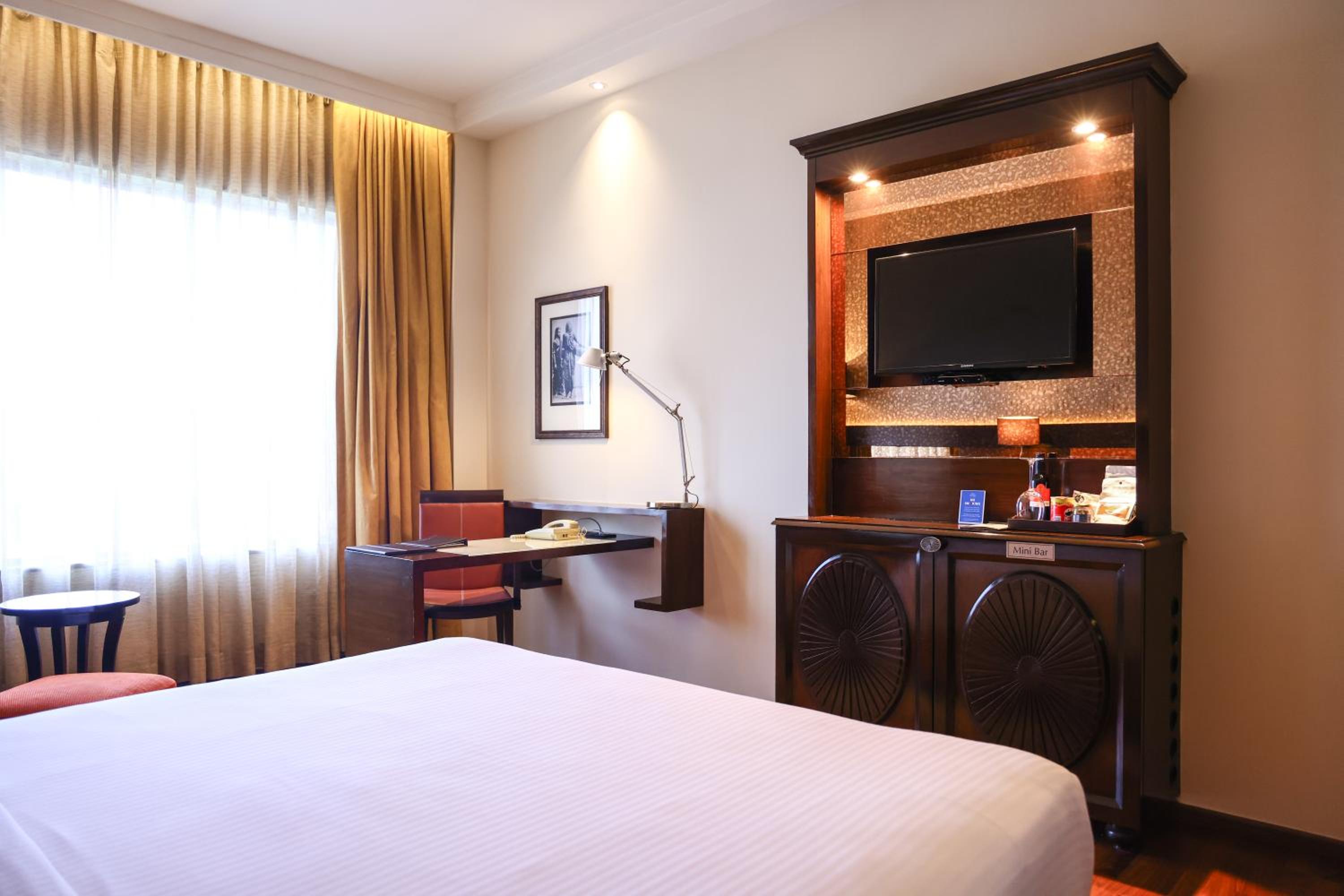 Deluxe City View Room - 1 Dbl Bed - 15% off on session of Spa, 15% off on Laundry, 15% off F&B services