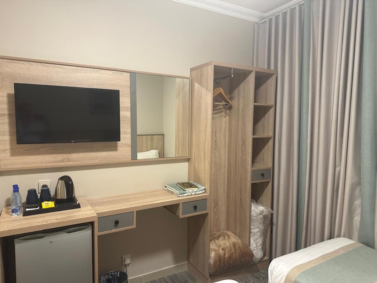Standard Twin Room - Photo 3