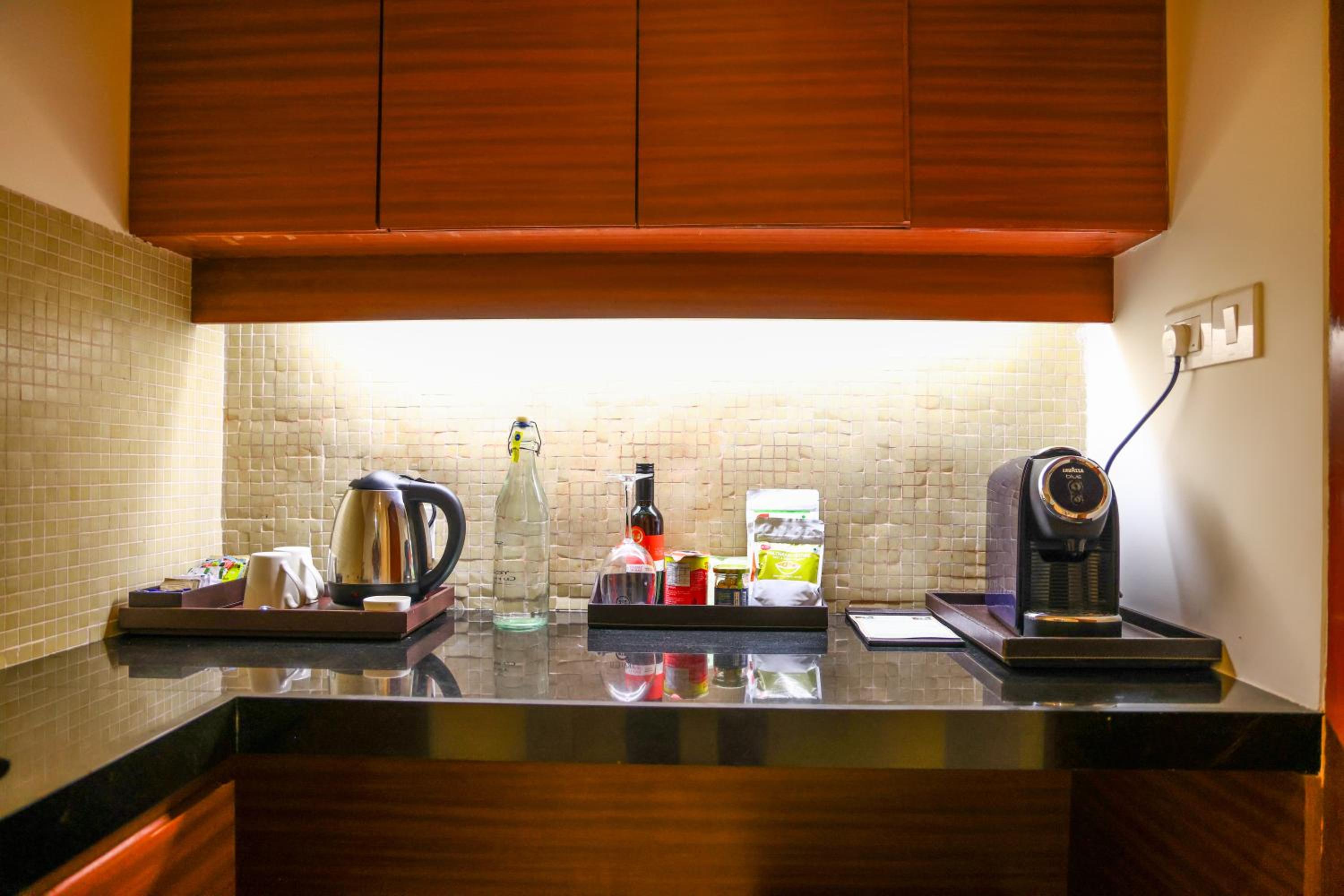 Suite Double Bed - 15% off on session of Spa, 15% off on Laundry, 15% off F&B services